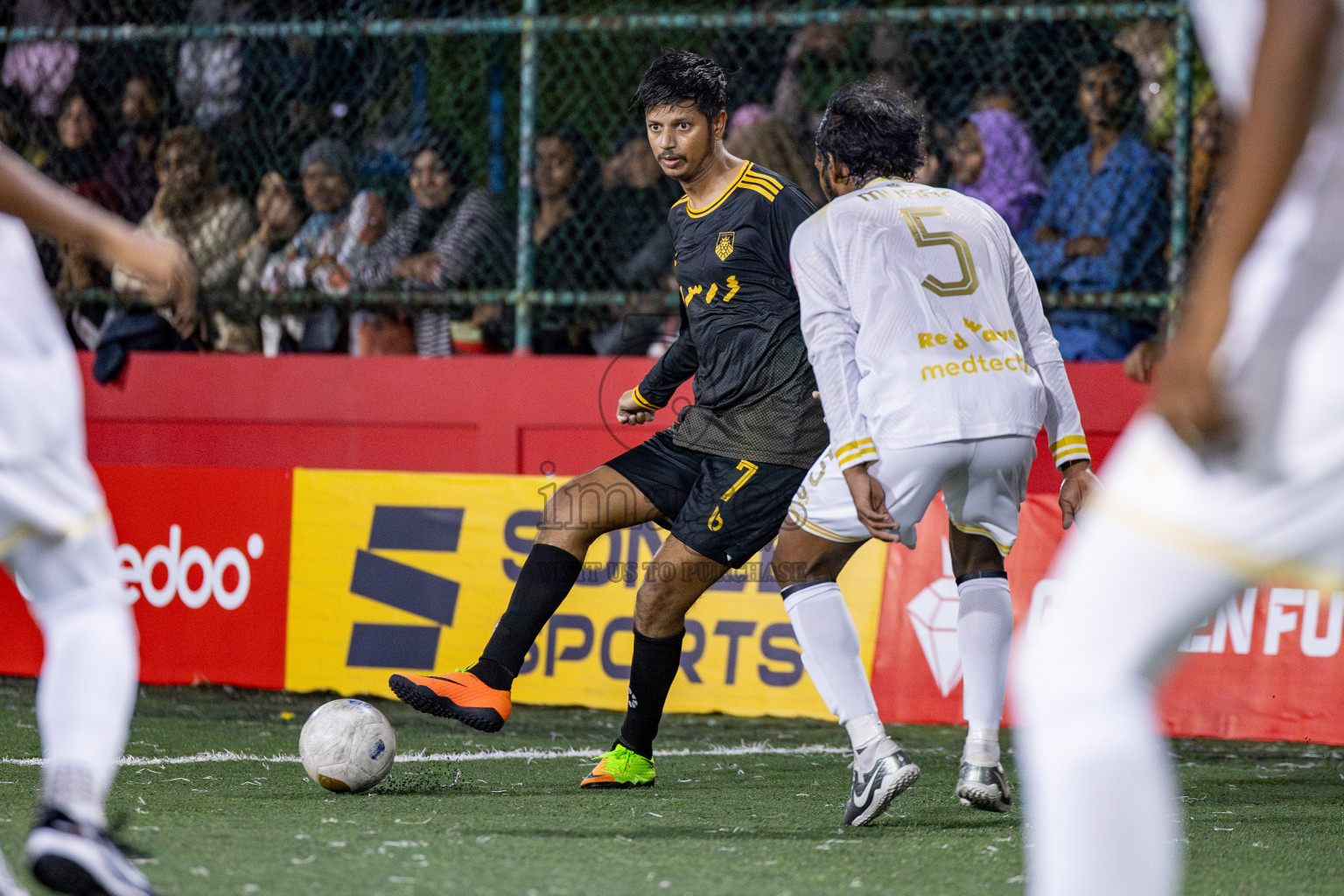 B Fehendhoo VS B Eydhafushi in Day 21 of Golden Futsal Challenge 2025 was held on Saturday, 25 January 2025, in Hulhumale', Maldives. 
Photos: Hassan Simah / images.mv