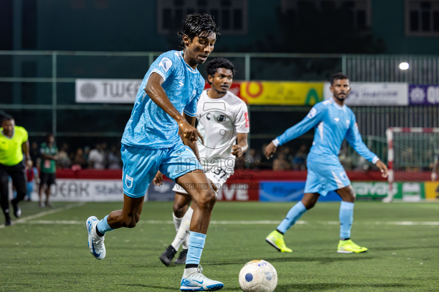 HA Ihavandhoo vs HA Dhidhdhoo in Day 13 of Golden Futsal Challenge 2025 was held on Friday, 17th January 2025, in Hulhumale', Maldives 
Photos: Hassan Simah / images.mv