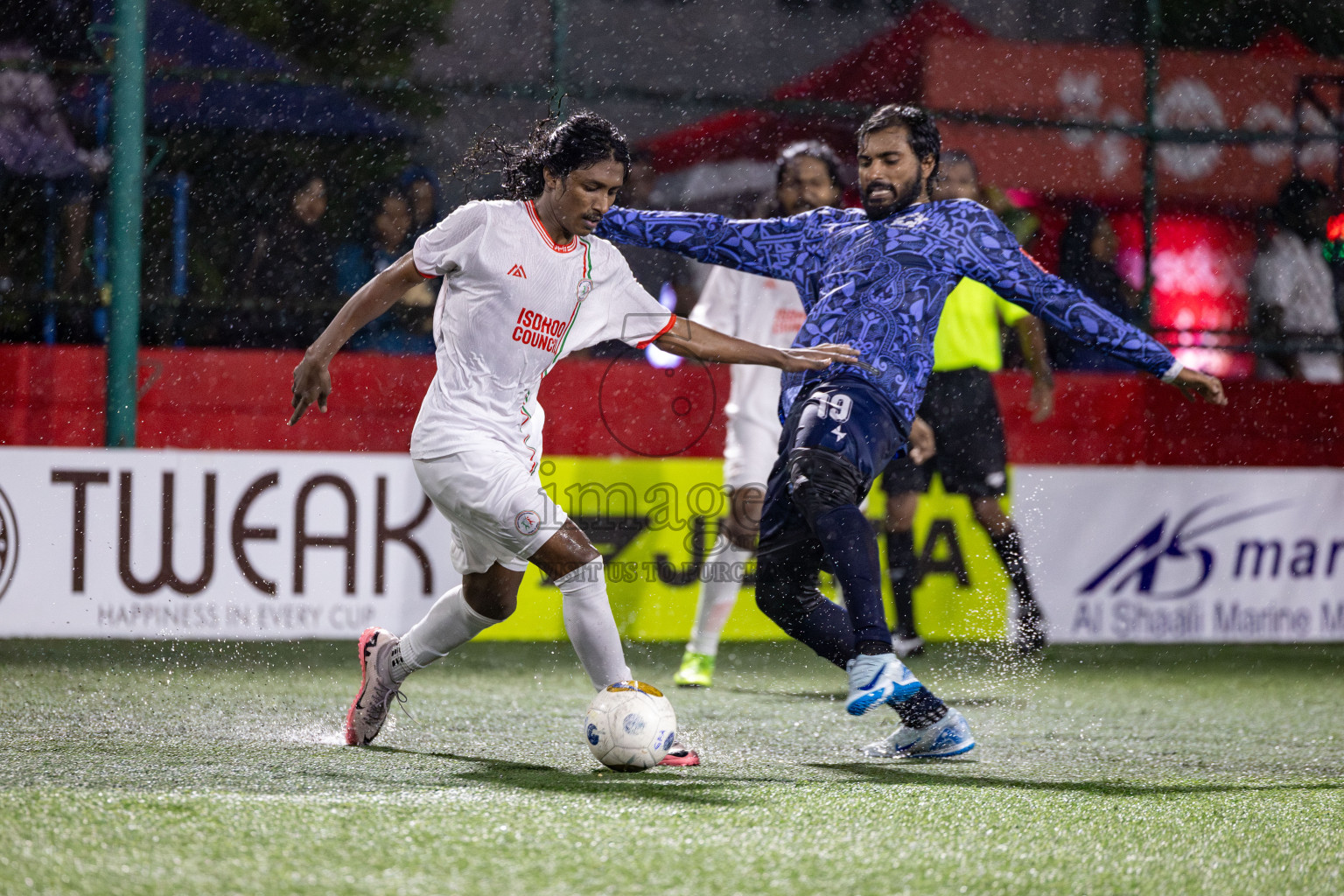 L. Isdhoo VS L. Mundoo in Day 18 of Golden Futsal Challenge 2025 was held on Wednesday, 22nd January 2025, in Hulhumale', Maldives. Photos: Nausham Waheed / images.mv