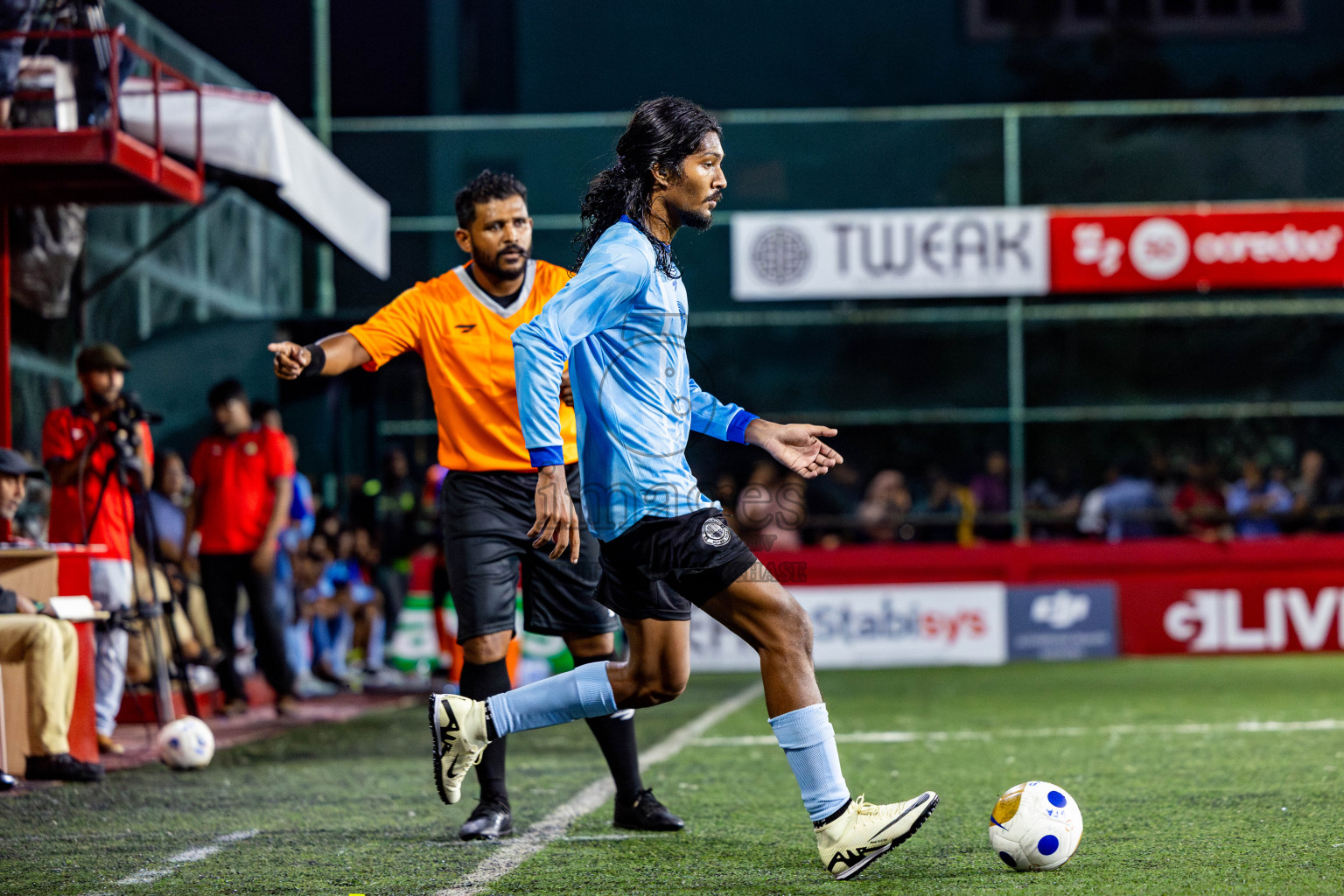 Hdh Neykurendhoo VS Hdh Finey in Day 9 of Golden Futsal Challenge 2025 was held on Monday, 13th January 2025, in Hulhumale', Maldives Photos: Nausham Waheed , Ismail Thoriq / images.mv