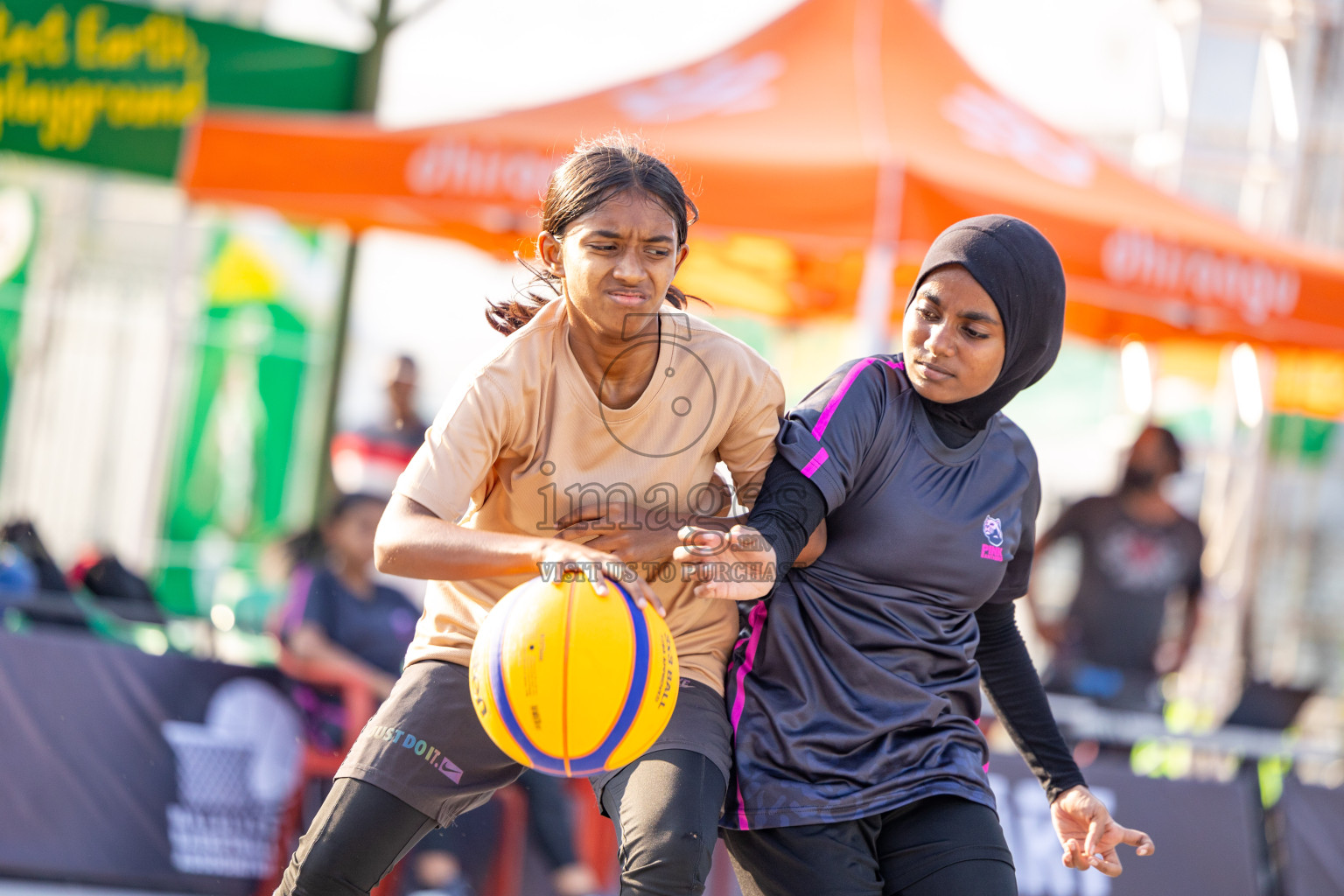 Day 2 of MILO Ramadan 3x3 Challenge 2024 was held in Ekuveni Outdoor Basketball Court at Male', Maldives on Wednesday, 13th March 2024.
Photos: Ismail Thoriq / images.mv