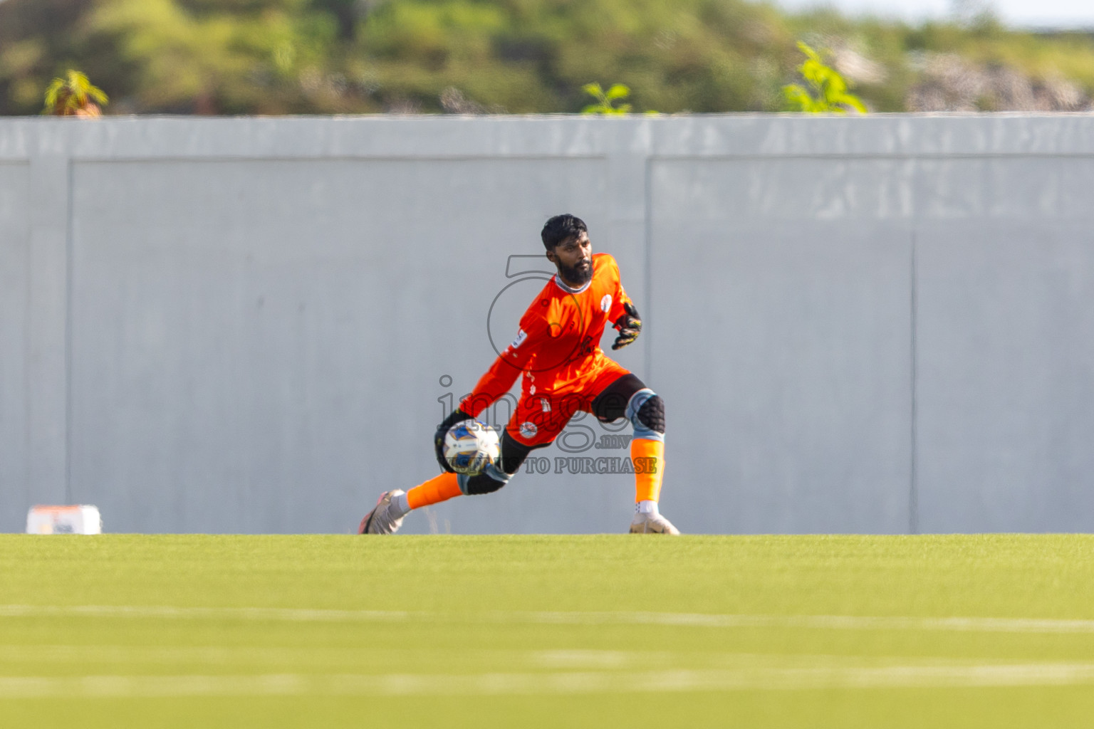 Vela Sports Club vs Irumathi FC in Day 1 of Eydhafushi Cup 2025 held in Eydhafushi Football Stadium at B. Eydhafushi, Maldives on Friday, 5th September 2025. Photos: Mohamed Mahfouz Moosa / images.mv