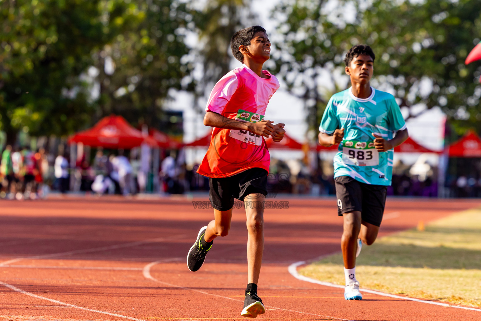 Day 3 of Inter-school Athletics Championship 2025 held in Ekuveni Synthetic Track, Male', Maldives on Wednesday, 08th October 2025. Photos by: Nausham Waheed / Images.mv