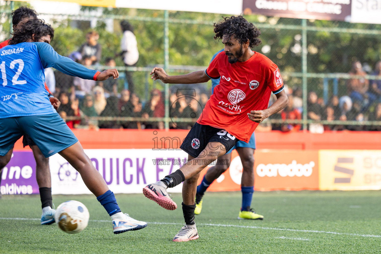Th Dhiyamigili vs Th Omadhoo in Day 14 of Golden Futsal Challenge 2025 was held on Saturday, 18th January 2025, in Hulhumale', Maldives. 
Photos: Hassan Simah / images.mv