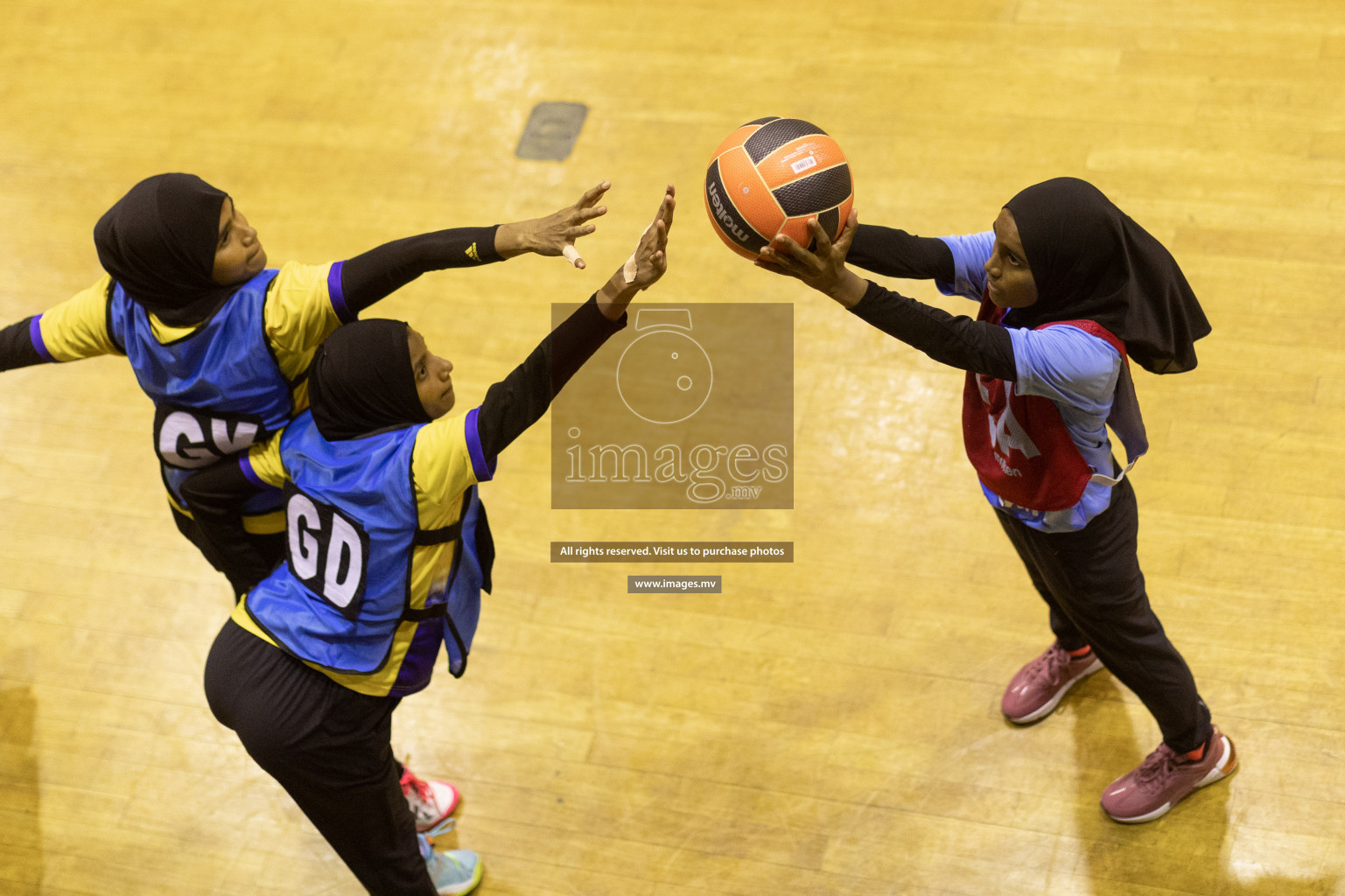 Kulhudhuffushi Y & R.C vs Mahibadhoo SC in the Milo National Netball Tournament 2022 on 18 July 2022, held in Social Center, Male', Maldives. Photographer: Shuu / Images.mv