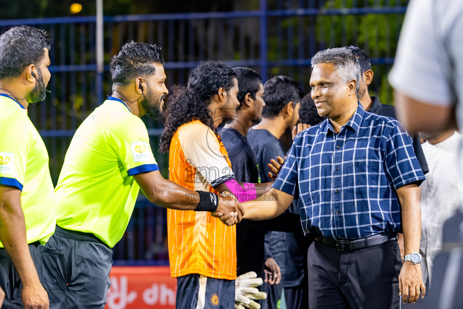Dhonfan vs Fehendhoo in Day 1 of Better in Baa Futsal Fiesta 2025 Man's division held in B. Eydhafushi, Maldives on Wednesday, 5th November 2025. Photos: Nausham Waheed / images.mv