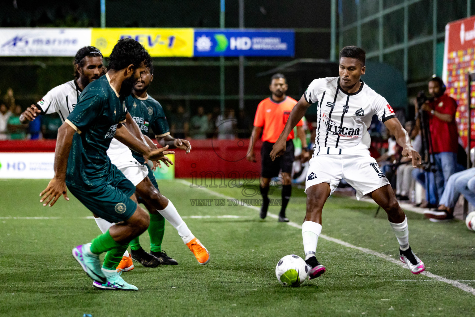 HDh.Nolhivaranfaru VS HDh.Neykurendhoo in Day 6 of Golden Futsal Challenge 2024 was held on Saturday, 20th January 2024, in Hulhumale', Maldives 
Photos: Hassan Simah / images.mv