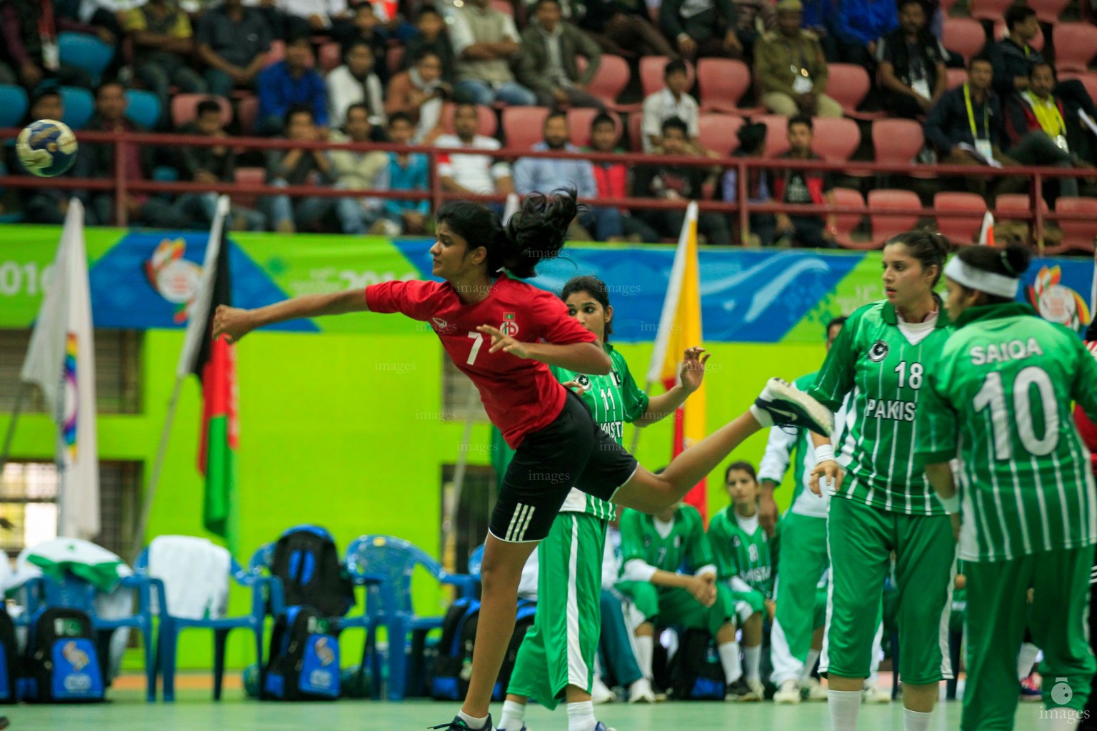 Handball match between Maldives versus Pakistan in the South Asian Games in Guwahati, India, Wednesday, February. 10, 2016. (Images.mv Photo/ Hussain Sinan).
