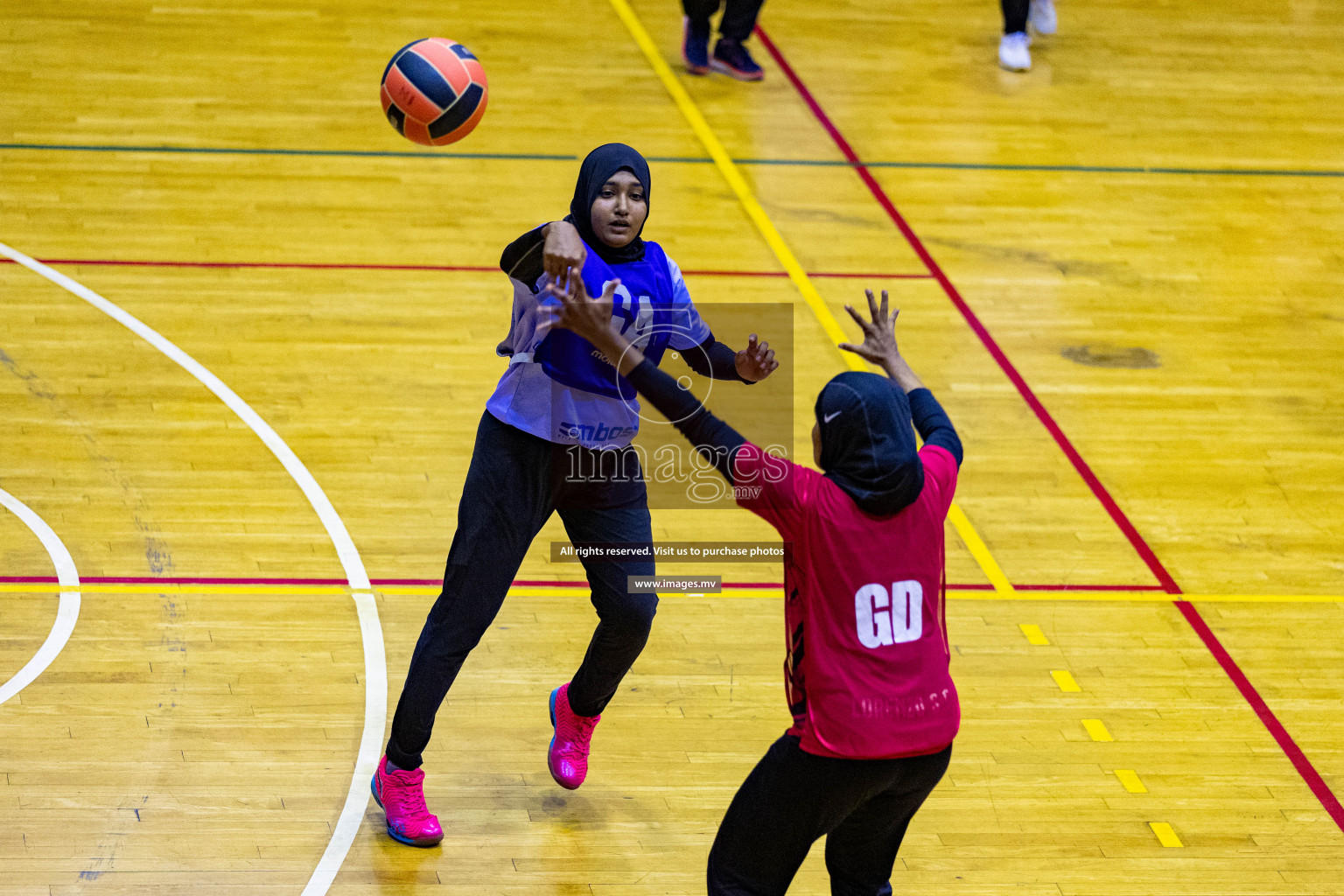 Lorenzo Sports Club vs Vyansa in the Milo National Netball Tournament 2022 on 18 July 2022, held in Social Center, Male', Maldives. Photographer: Shuu, Hassan Simah / Images.mv