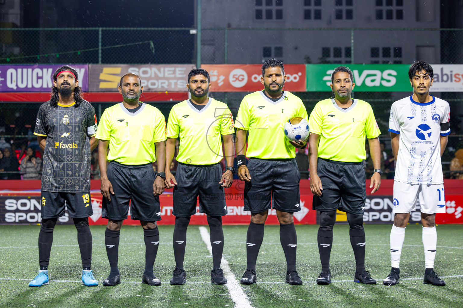 V Felidhoo vs V Keyodhoo in Atoll Round Final on Day 22 of Golden Futsal Challenge 2025 was held on Sunday , 26th January 2025, in Hulhumale', Maldives.
Photos: Ismail Thoriq / images.mv