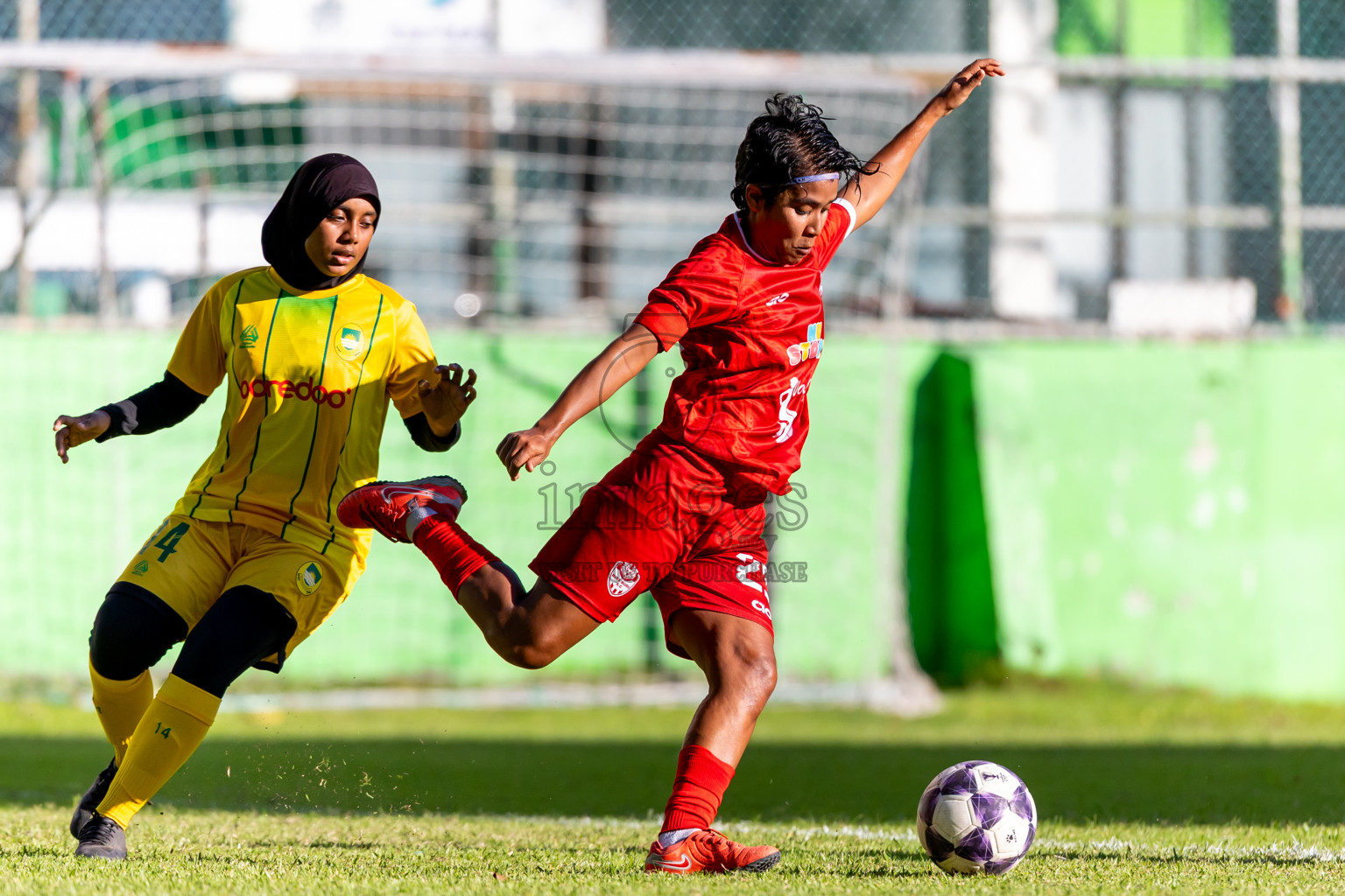 Biss Buru Sports Club vs Maziya Sports  in FAM Women’s League 2025 held in Henveiru Football ground, Male', Maldives on Wednesday, 3rd December 2025. Photos: Nausham Waheed / Images.mv