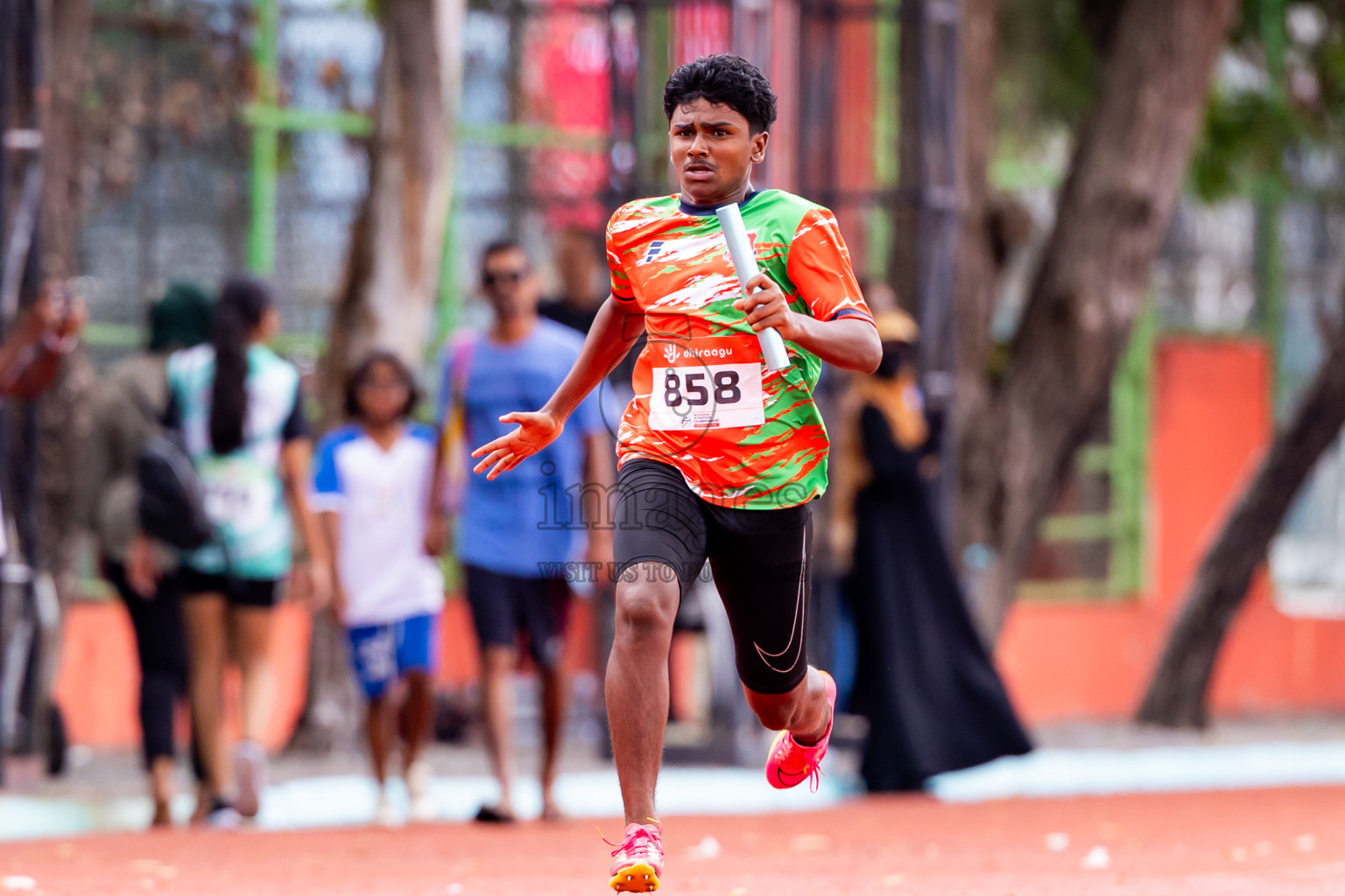 Day 6 of Inter-school Athletics Championship 2025 held in Ekuveni Synthetic Track, Male', Maldives on Sunday, 12th October 2025. Photos by: Nausham Waheed / Images.mv