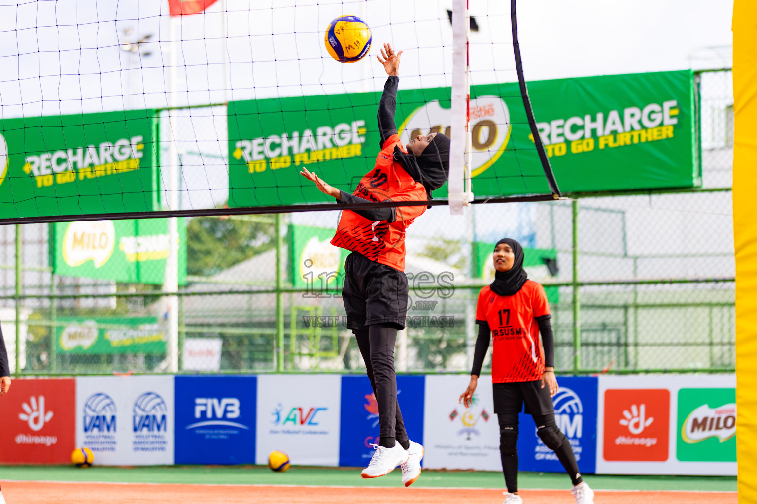 Villigili Z. Jamihyya vs Raajje Volley Club in Semi Finals of Milo National Junior Volleyball Championship 2025 Day 5 was held on Friday, 28th November 2025 at Ekuveni Turf Court Male', Maldives. Photos: Areef Adam / images.mv