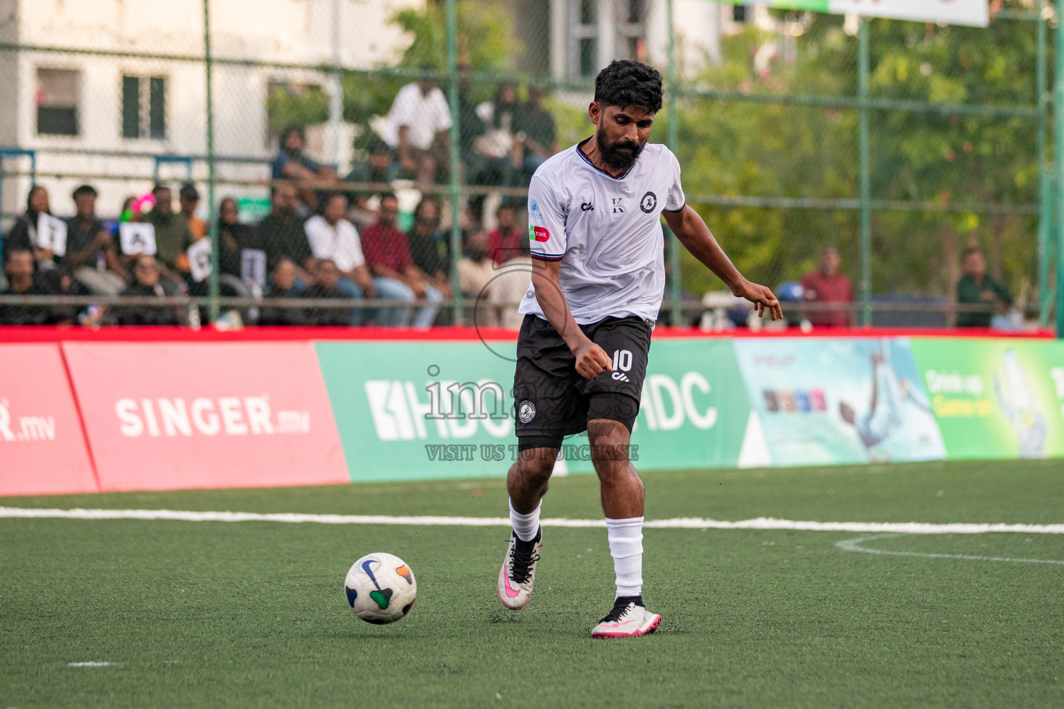 TRADENET VS KULHIVARU VUZARA CLUB in Club Maldives Classic 2024 held in Rehendi Futsal Ground, Hulhumale', Maldives on Friday, 6th September 2024. 
Photos: Hassan Simah / images.mv