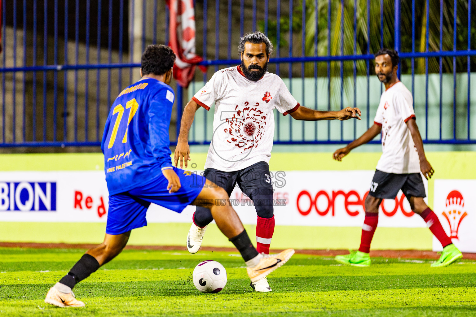 Dhunthari FC vs Friends in Day 6 of Eydhafushi Futsal Cup 2024 was held on Saturday, 13th April 2024, in B Eydhafushi, Maldives Photos: Nausham Waheed / images.mv