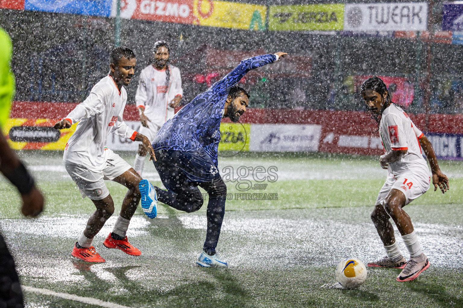 L. Isdhoo VS L. Mundoo in Day 18 of Golden Futsal Challenge 2025 was held on Wednesday, 22nd January 2025, in Hulhumale', Maldives. Photos: Nausham Waheed / images.mv