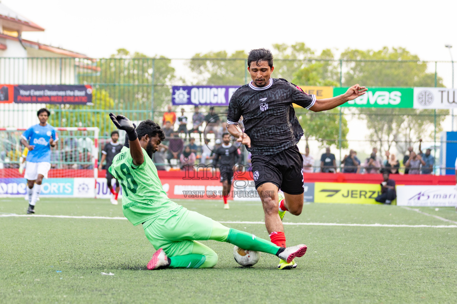 Dh Bandidhoo vs Dh. Maaenboodhoo in Day 13 of Golden Futsal Challenge 2025 was held on Friday, 17th January 2025, in Hulhumale', Maldives Photos: Hassan Simah / images.mv