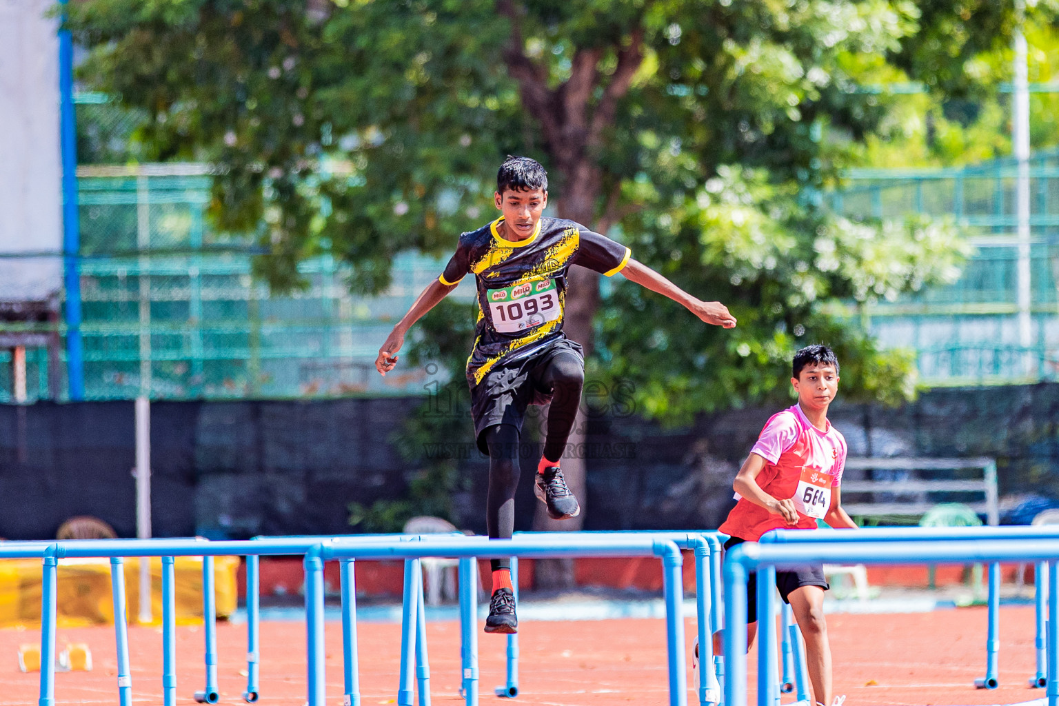 Day 3 of Inter-school Athletics Championship 2025 held in Ekuveni Synthetic Track, Male', Maldives on Wednesday, 08th October 2025. Photos by: Areef Adam / Images.mv