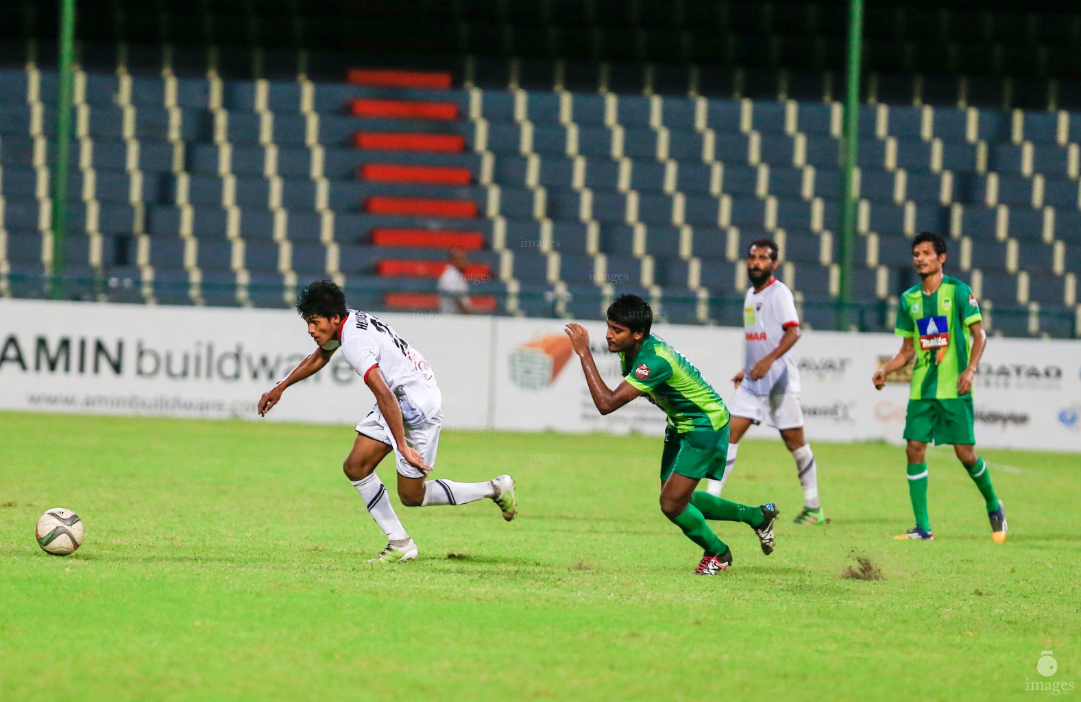 Maziya Sports and Recreation Club vs TC Sports Club in Ooredoo Dhivehi Premier League in Male', Maldives,  Tuesday, June. 28 , 2016.(Images.mv Photo/ Hussain Sinan).