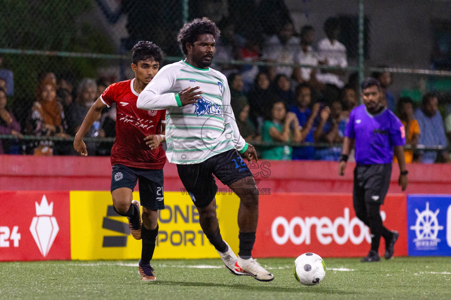 HDh Nolhivaran vs HDh Kumundhoo in Day 6 of Golden Futsal Challenge 2024 was held on Saturday, 20th January 2024, in Hulhumale', Maldives
Photos: Ismail Thoriq / images.mv