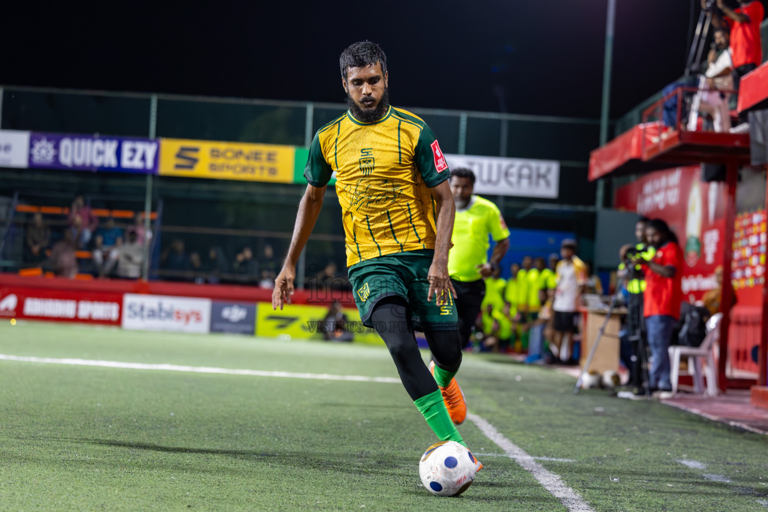 HDh Finey vs HDh Nolhivaranfaru in Day 5 of Golden Futsal Challenge 2025 on Thursday, 9th January 2025, in Hulhumale', Maldives
Photos: Ismail Thoriq / images.mv