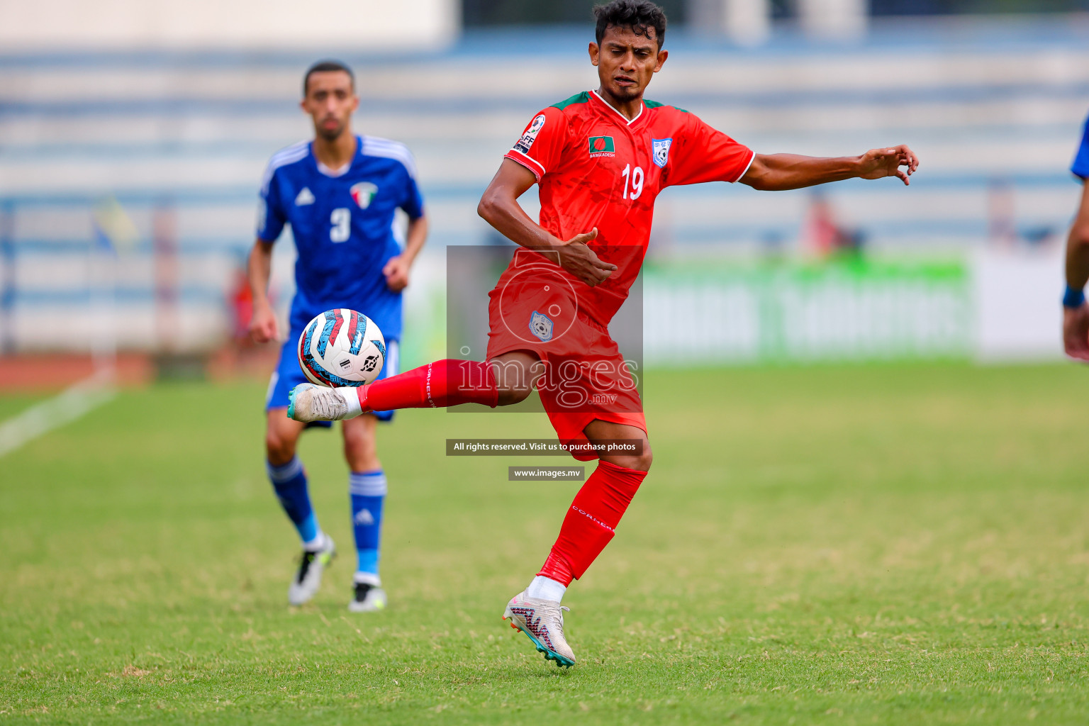 Kuwait vs Bangladesh in the Semi-final of SAFF Championship 2023 held in Sree Kanteerava Stadium, Bengaluru, India, on Saturday, 1st July 2023. Photos: Nausham Waheed, Hassan Simah / images.mv