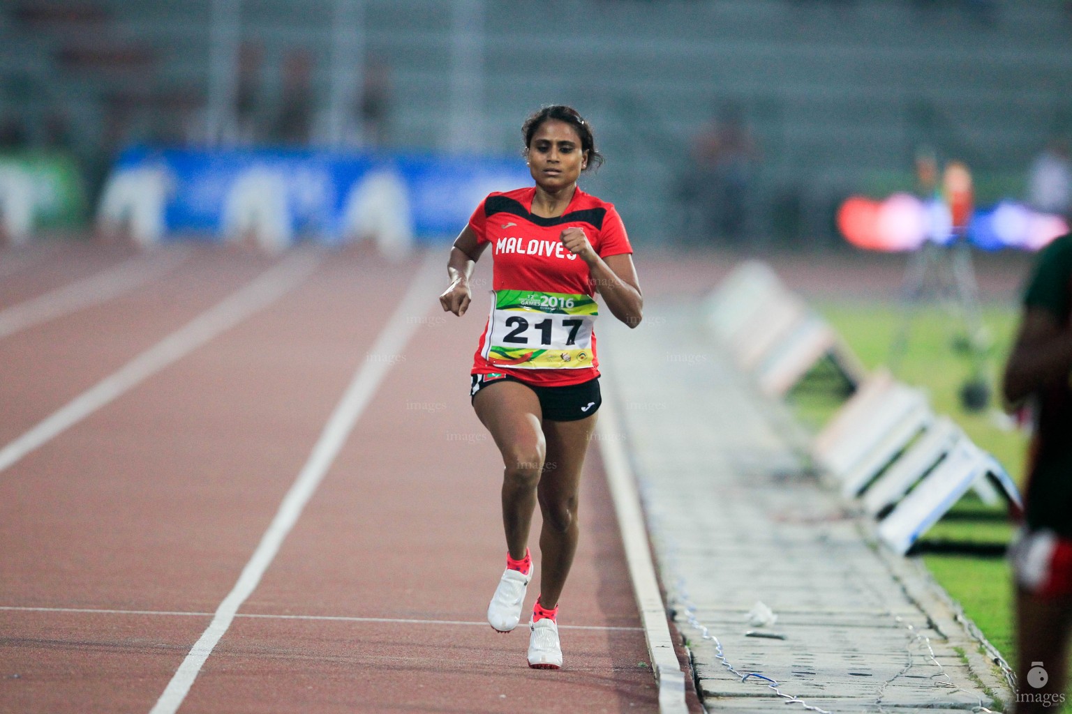 Sasha Ahmed runs in the 800m finals in the South Asian Games in Guwahati, India, Tuesday, February. 09, 2016. (Images.mv Photo/ Hussain Sinan).
