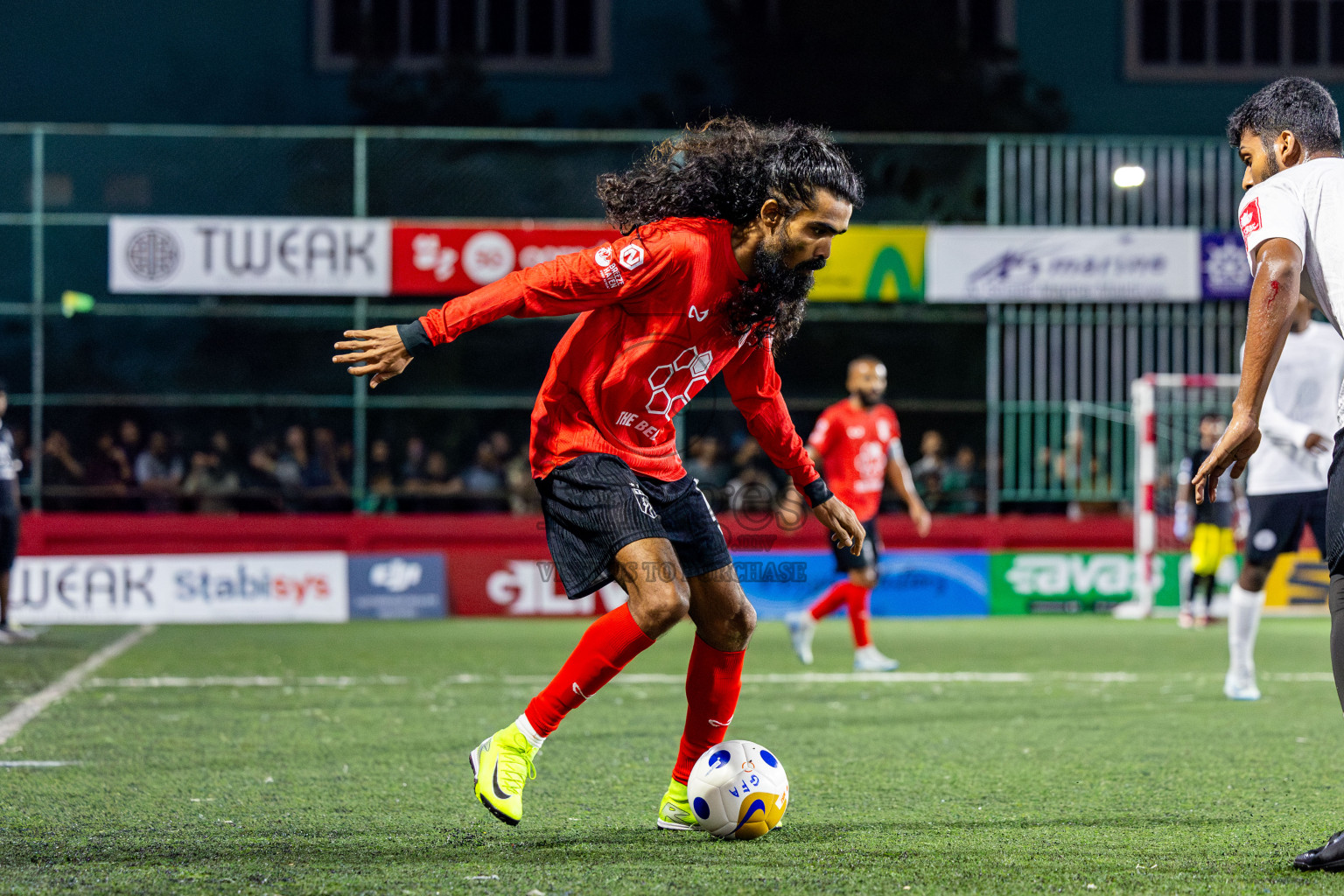 Th Omadhoo vs Th Thimarafushi in Day 18 of Golden Futsal Challenge 2025 was held on Wednesday, 22nd January 2025, in Hulhumale', Maldives. Photos: Nausham Waheed / images.mv