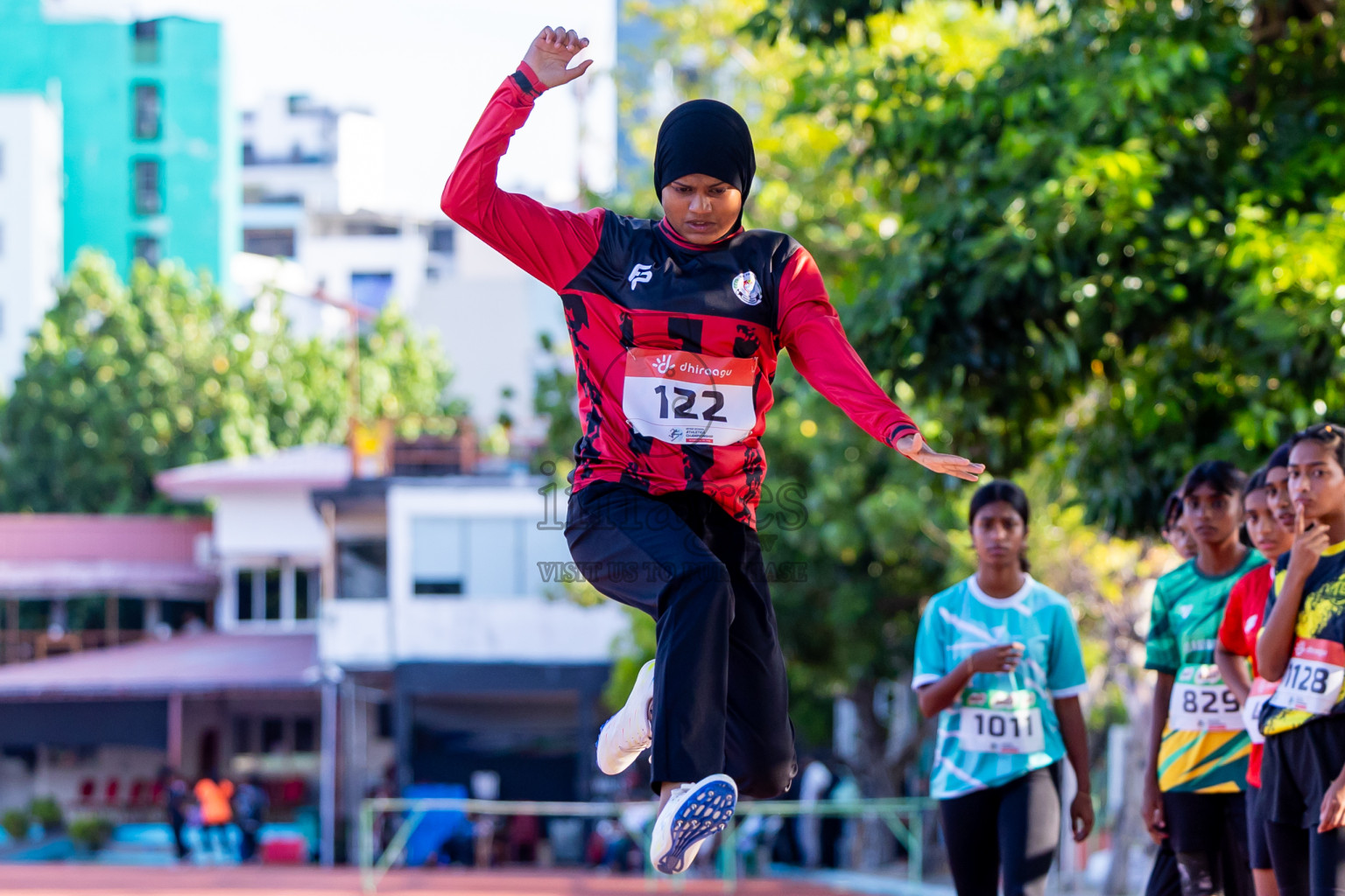 Day 2 of Inter-school Athletics Championship 2025 held in Ekuveni Synthetic Track, Male', Maldives on Tuesday, 07th October 2025. Photos by: Nausham Waheed / Images.mv