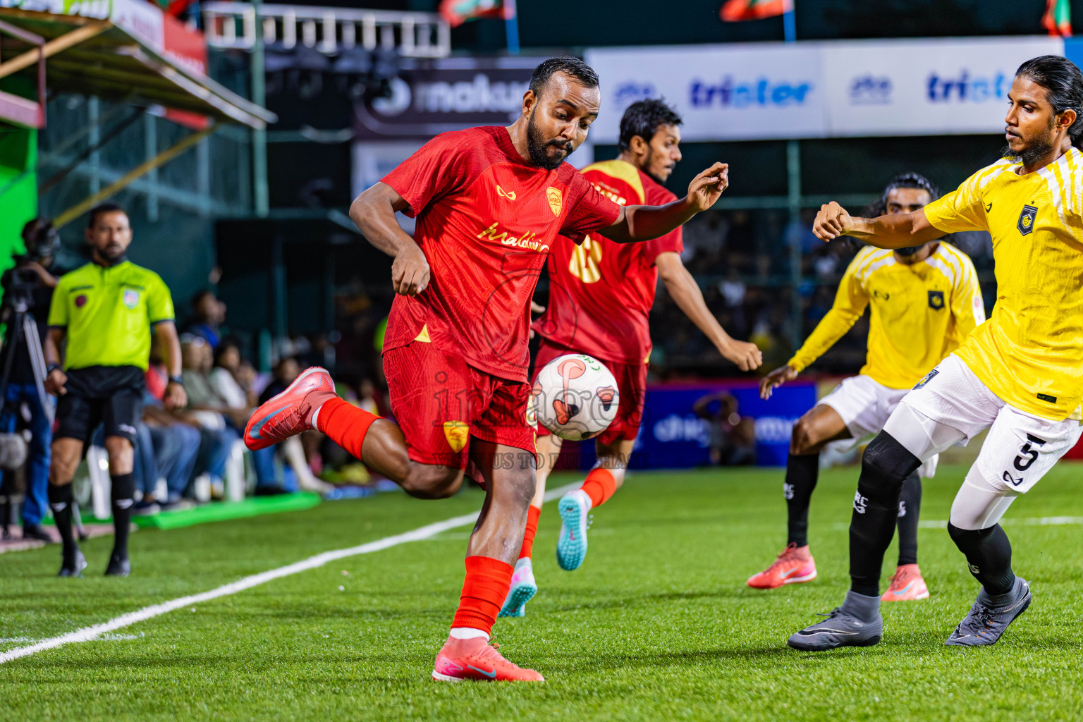 RRC vs Maldivian in Semi Finals of Club Maldives Cup 2025 was held in Rehendhi Futsal Ground, Hulhumale', Maldives on Monday, 20th October 2025. Photos: Ismail Areef Adam / images.mv