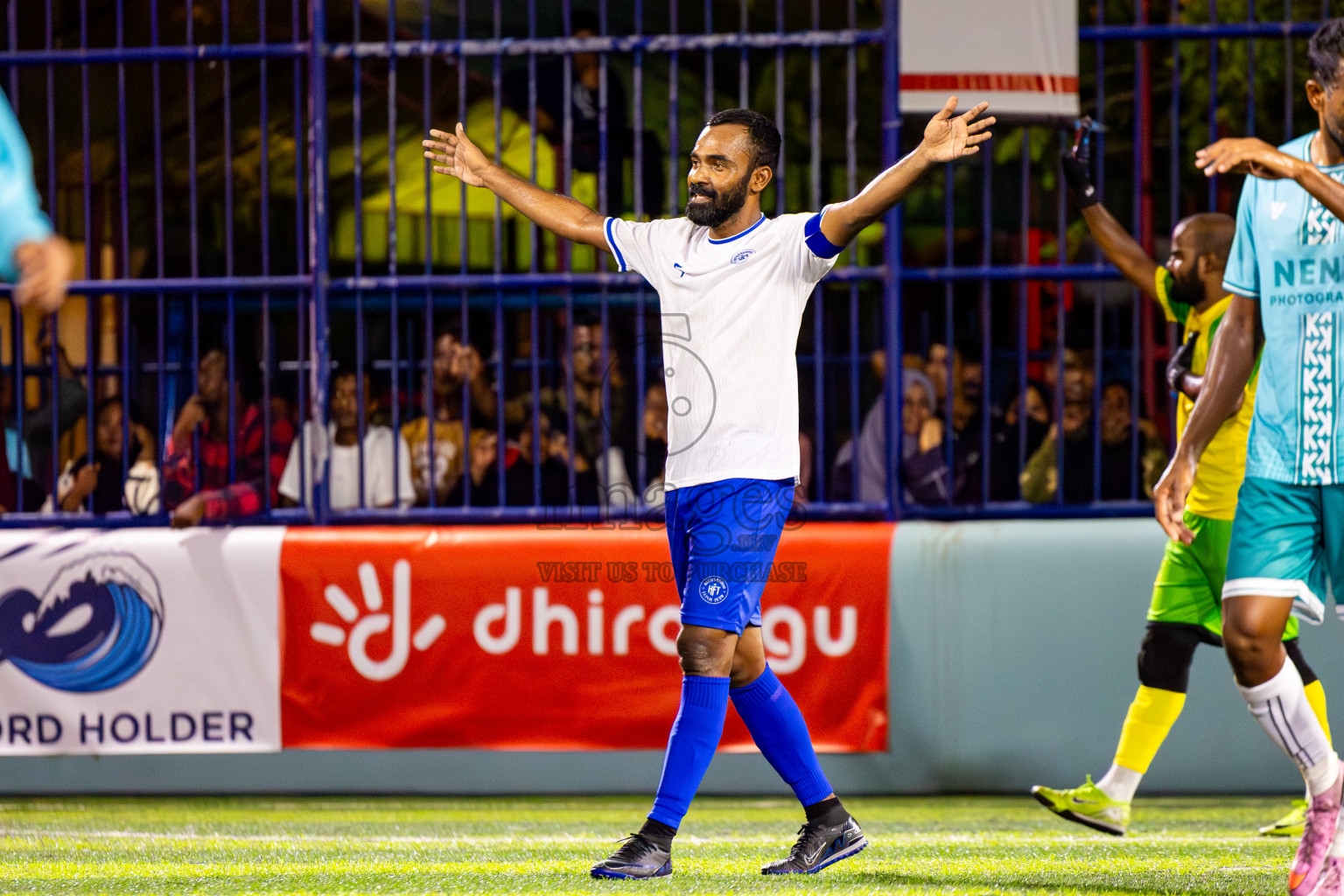 Hithaadhoo vs Kamadhoo in Quater Finals of Better in Baa Futsal Fiesta 2025 Men's division held in B. Eydhafushi, Maldives on Thursday, 13th November 2025. Photos: Nausham Waheed / images.mv