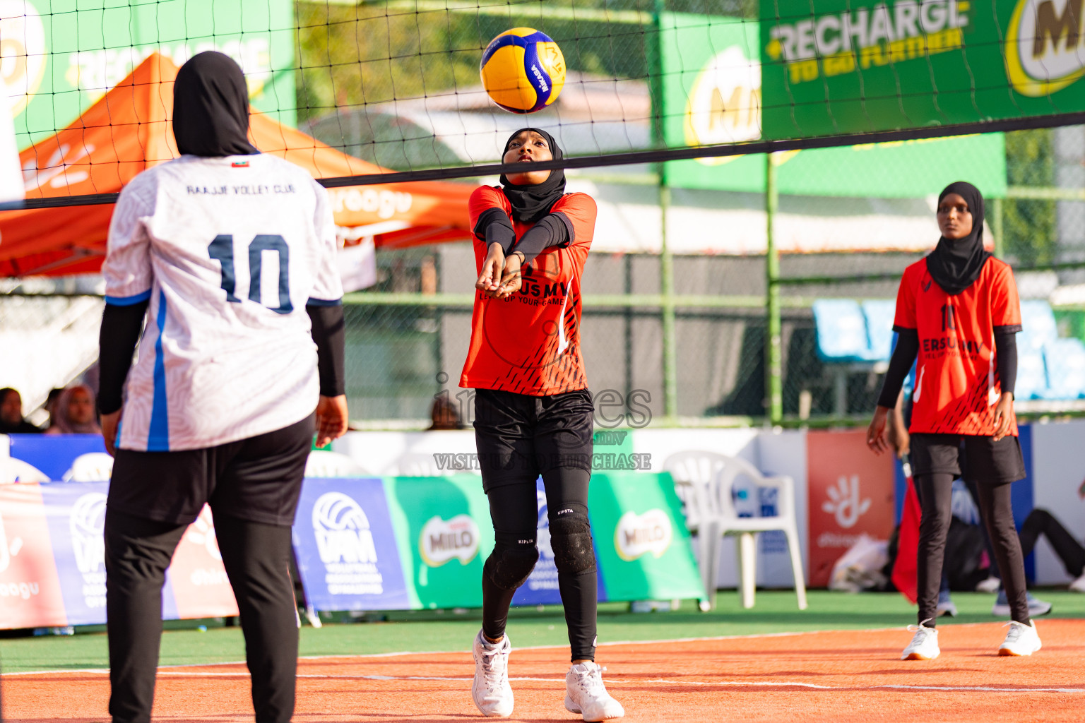 Villigili Z. Jamihyya vs Raajje Volley Club in Semi Finals of Milo National Junior Volleyball Championship 2025 Day 5 was held on Friday, 28th November 2025 at Ekuveni Turf Court Male', Maldives. Photos: Areef Adam / images.mv