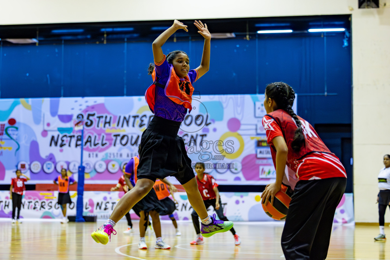 Iskandhar School vs Ghiyasuddin International School in the U15 Finals of Inter-school Netball Tournament held in Social Center at Male', Maldives on Monday, 26th August 2024. Photos: Hassan Simah / images.mv