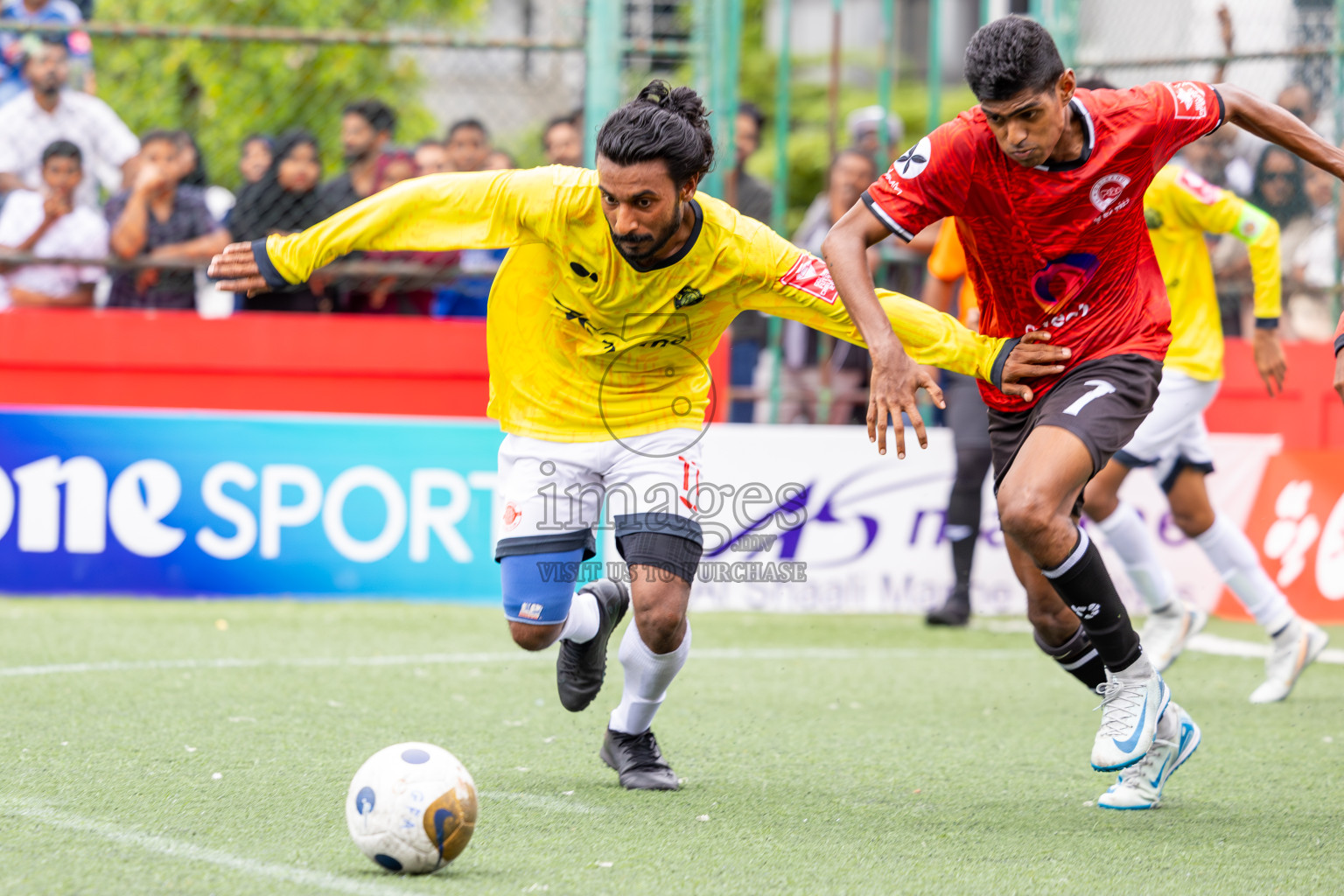 GDh Madaveli VS GDh Gadhdhoo in Atoll Round Semi-Final on Day 20 of Golden Futsal Challenge 2025 was held on Friday, 24th January 2025, in Hulhumale', Maldives.
Photos: Ismail Thoriq / images.mv