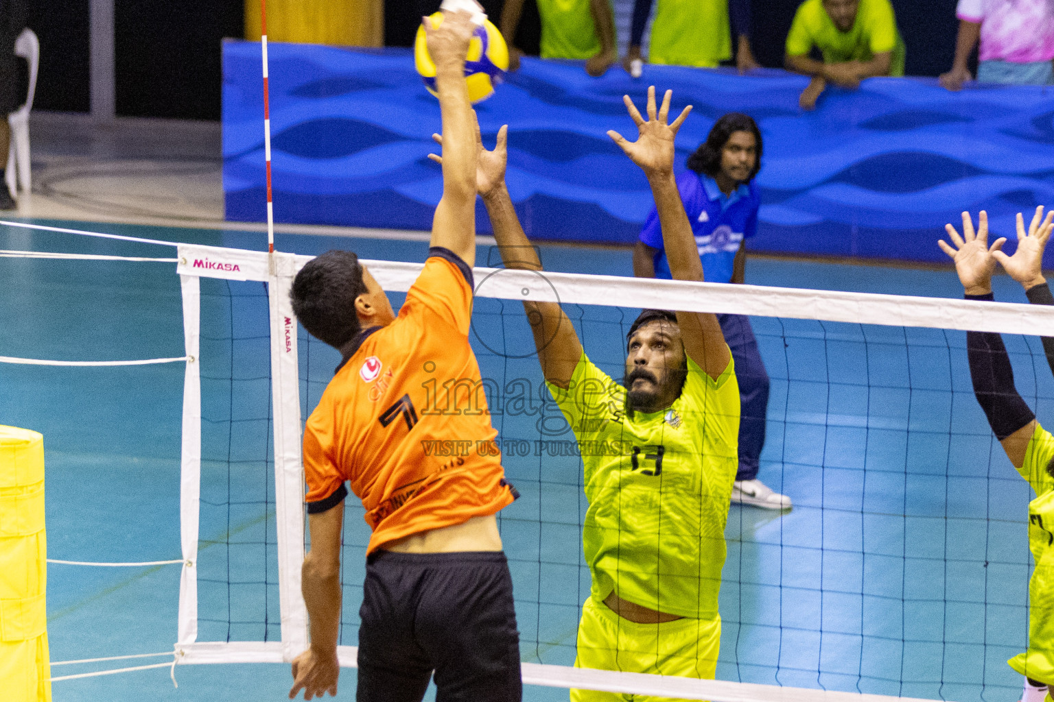 Final of Men's Division of Volleyball Association Cup 2023 held in Male', Maldives on Tuesday, 26th December 2023 at Social Center Indoor Hall Photos By: Nausham Waheed /images.mv