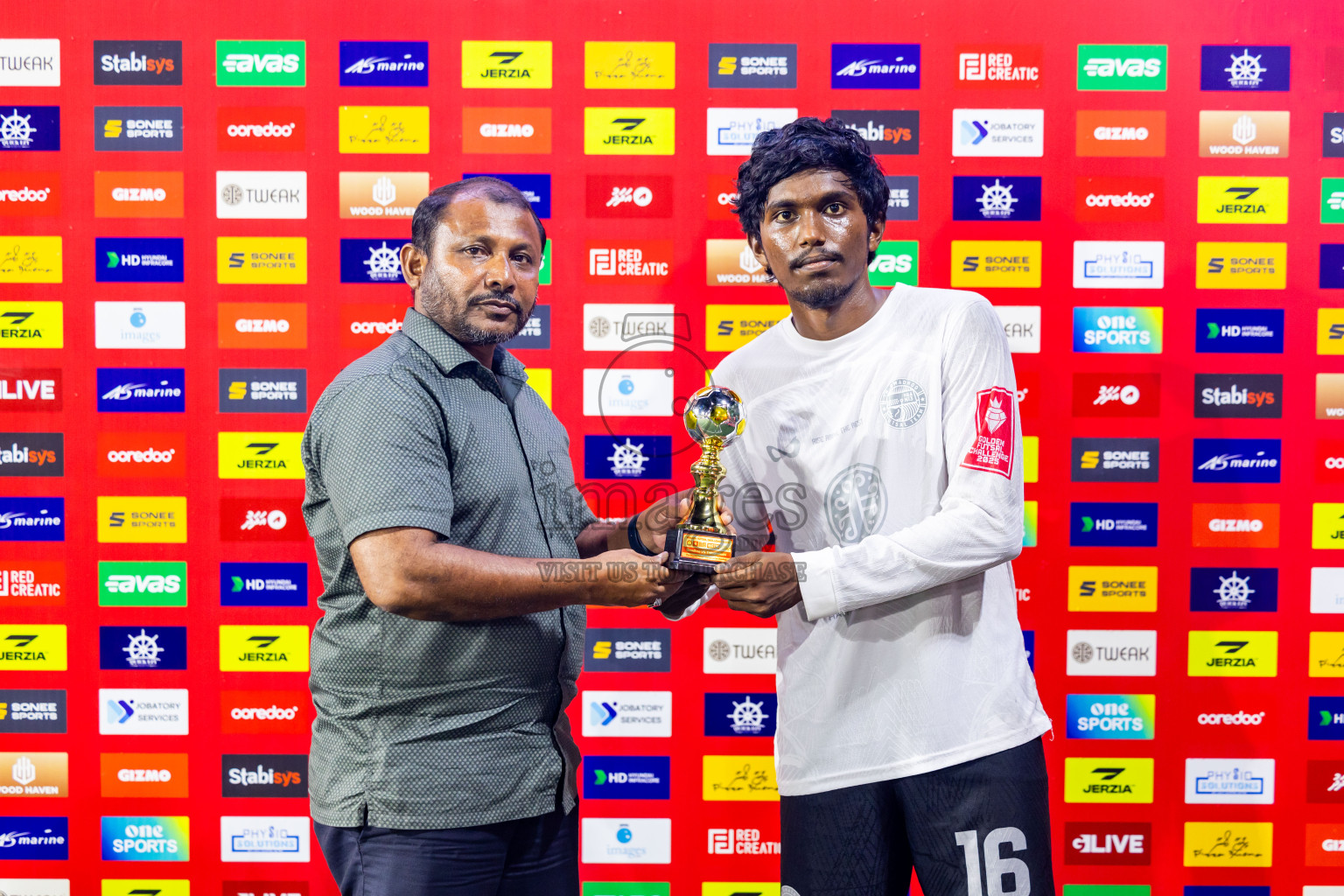 Th Omadhoo vs Th Thimarafushi in Day 18 of Golden Futsal Challenge 2025 was held on Wednesday, 22nd January 2025, in Hulhumale', Maldives. Photos: Nausham Waheed / images.mv