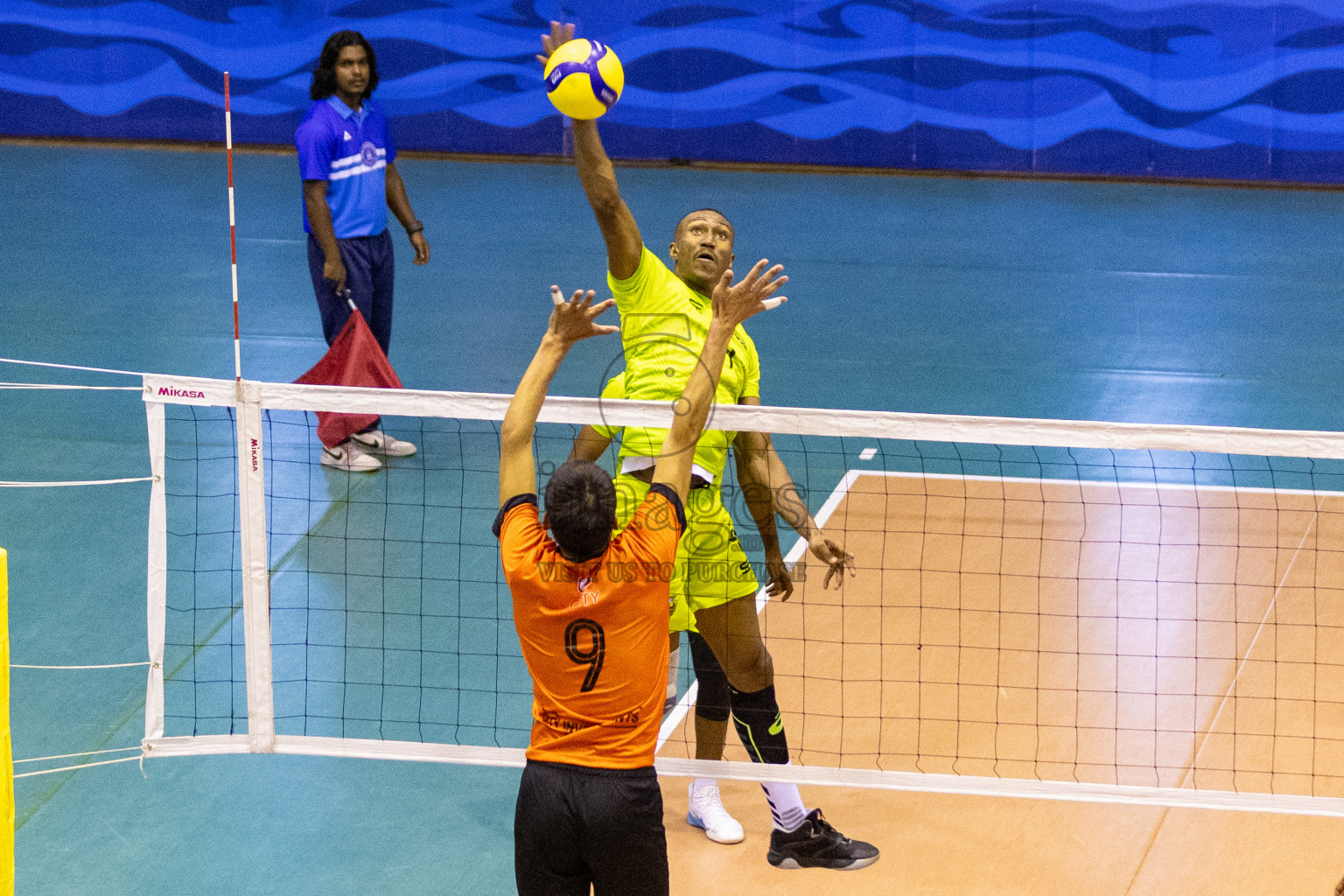 Final of Men's Division of Volleyball Association Cup 2023 held in Male', Maldives on Tuesday, 26th December 2023 at Social Center Indoor Hall Photos By: Nausham Waheed /images.mv