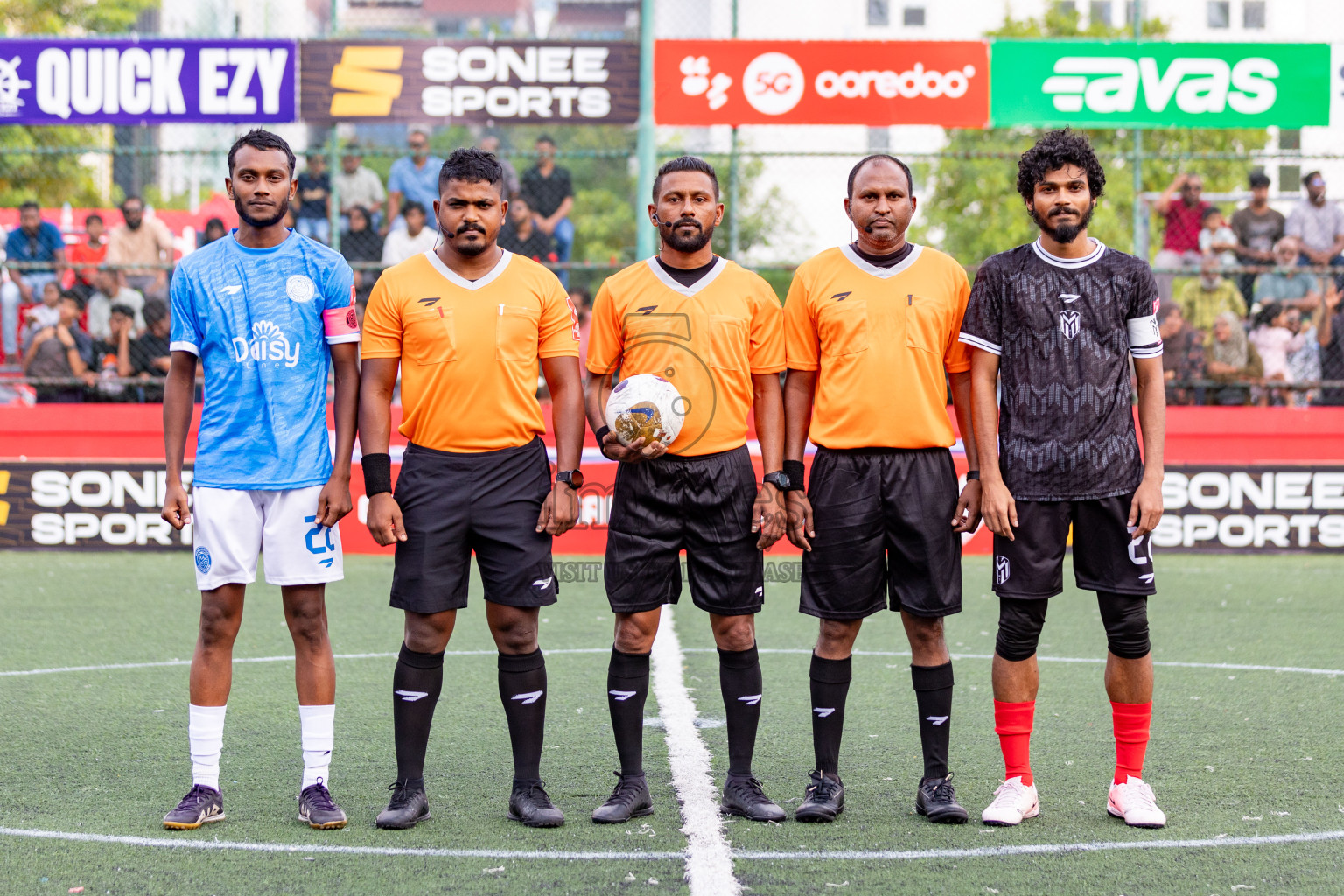 Dh Bandidhoo vs Dh. Maaenboodhoo in Day 13 of Golden Futsal Challenge 2025 was held on Friday, 17th January 2025, in Hulhumale', Maldives Photos: Hassan Simah / images.mv