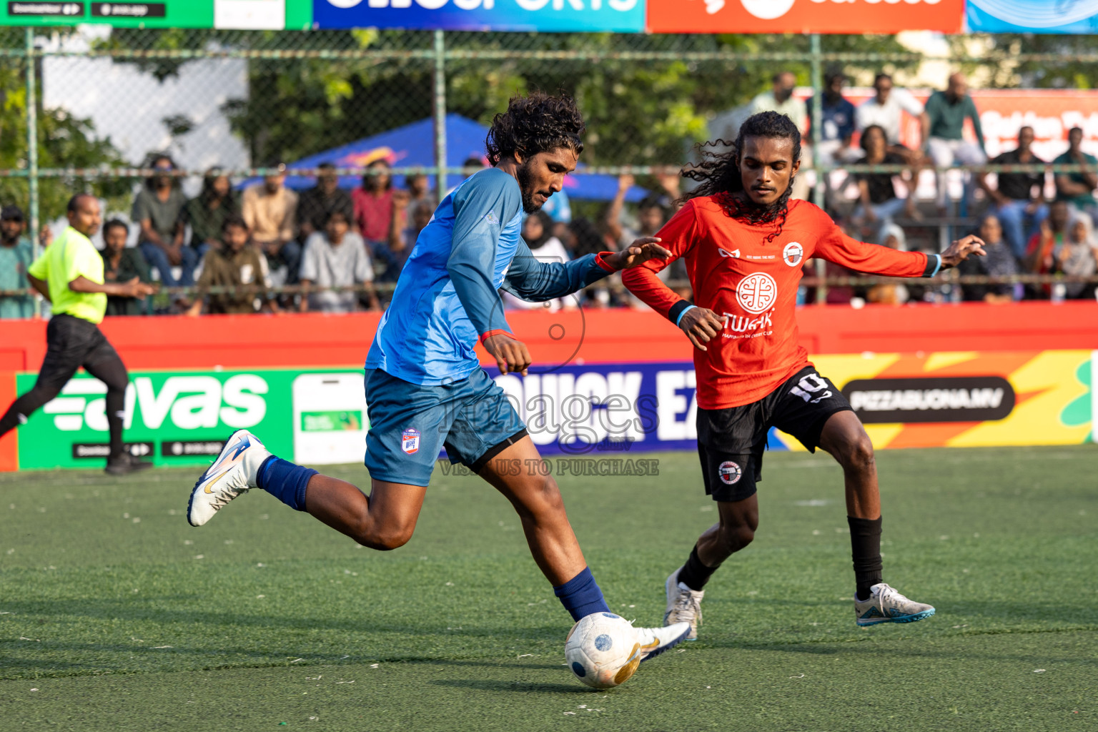 Th Dhiyamigili vs Th Omadhoo in Day 14 of Golden Futsal Challenge 2025 was held on Saturday, 18th January 2025, in Hulhumale', Maldives. 
Photos: Hassan Simah / images.mv