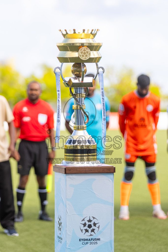 Vela Sports Club vs Irumathi FC in Day 1 of Eydhafushi Cup 2025 held in Eydhafushi Football Stadium at B. Eydhafushi, Maldives on Friday, 5th September 2025. Photos: Mohamed Mahfouz Moosa / images.mv