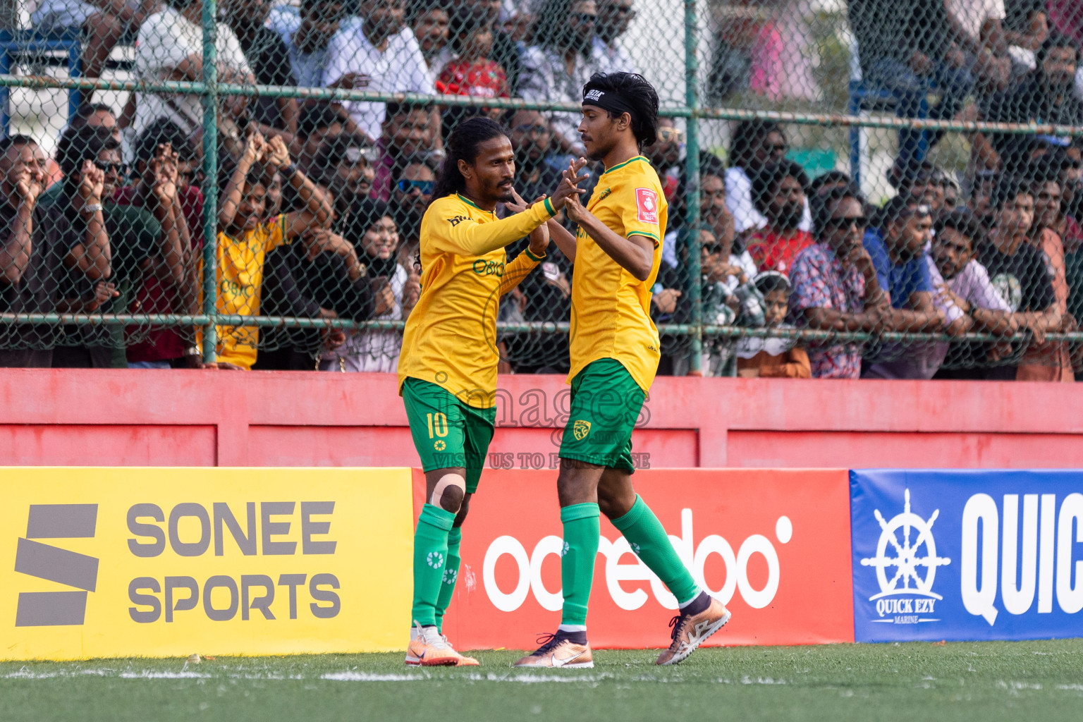 GDh Vaadhoo VS GDh Thinadhoo in Day 12 of Golden Futsal Challenge 2024 was held on Friday, 26th January 2024, in Hulhumale', Maldives Photos: Nausham Waheed / images.mv