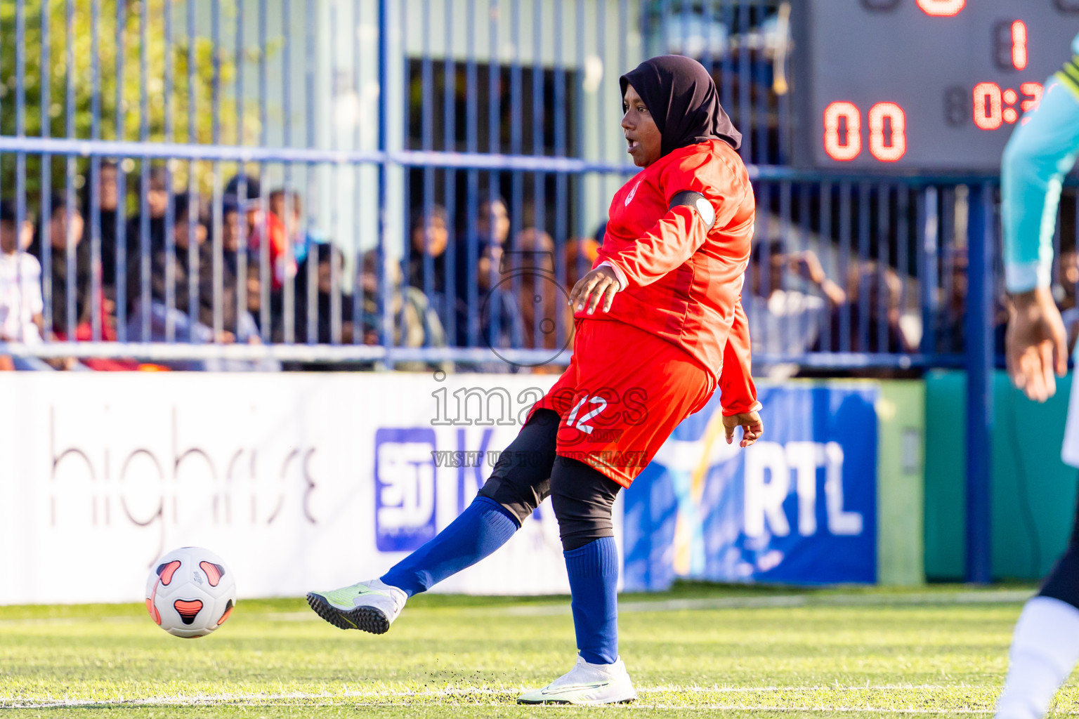 Dhonfanu vs Eydhafushi in Day 1 of Better in Baa Futsal Fiesta 2025 Woman's division held in B. Eydhafushi, Maldives on Wednesday, 5th November 2025. Photos: Nausham Waheed / images.mv