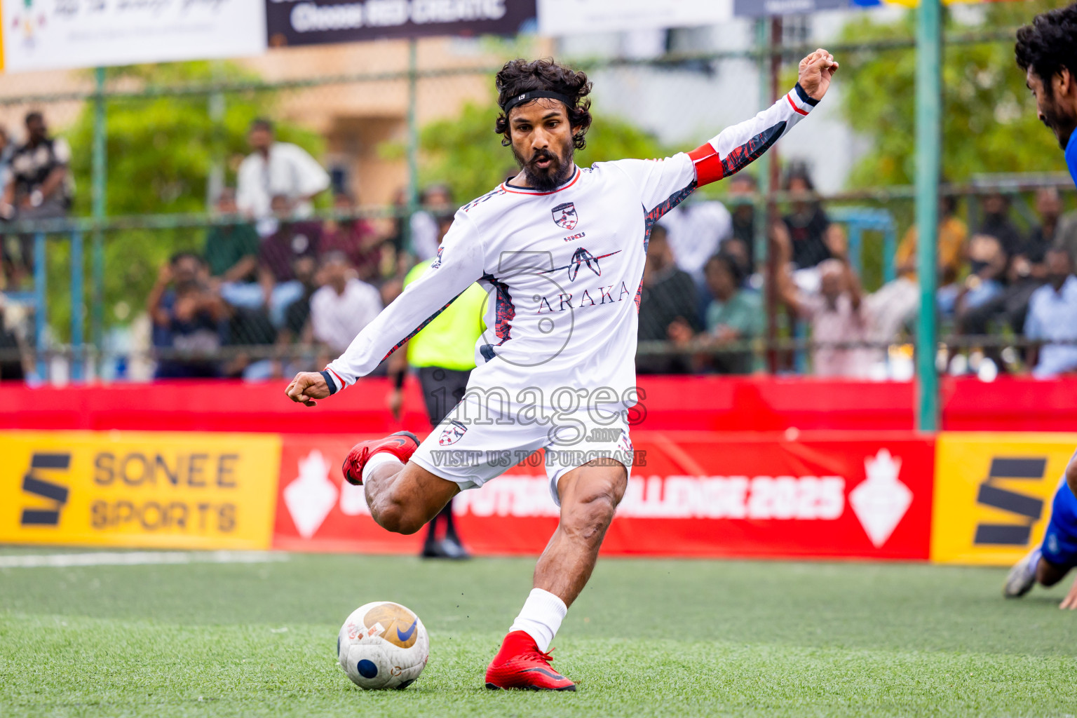 R Meedhoo VS R Inguraidhoo in Day 6 of Golden Futsal Challenge 2025 on Friday, 6th January 2025, in Hulhumale', Maldives Photos: Nausham Waheed / images.mv