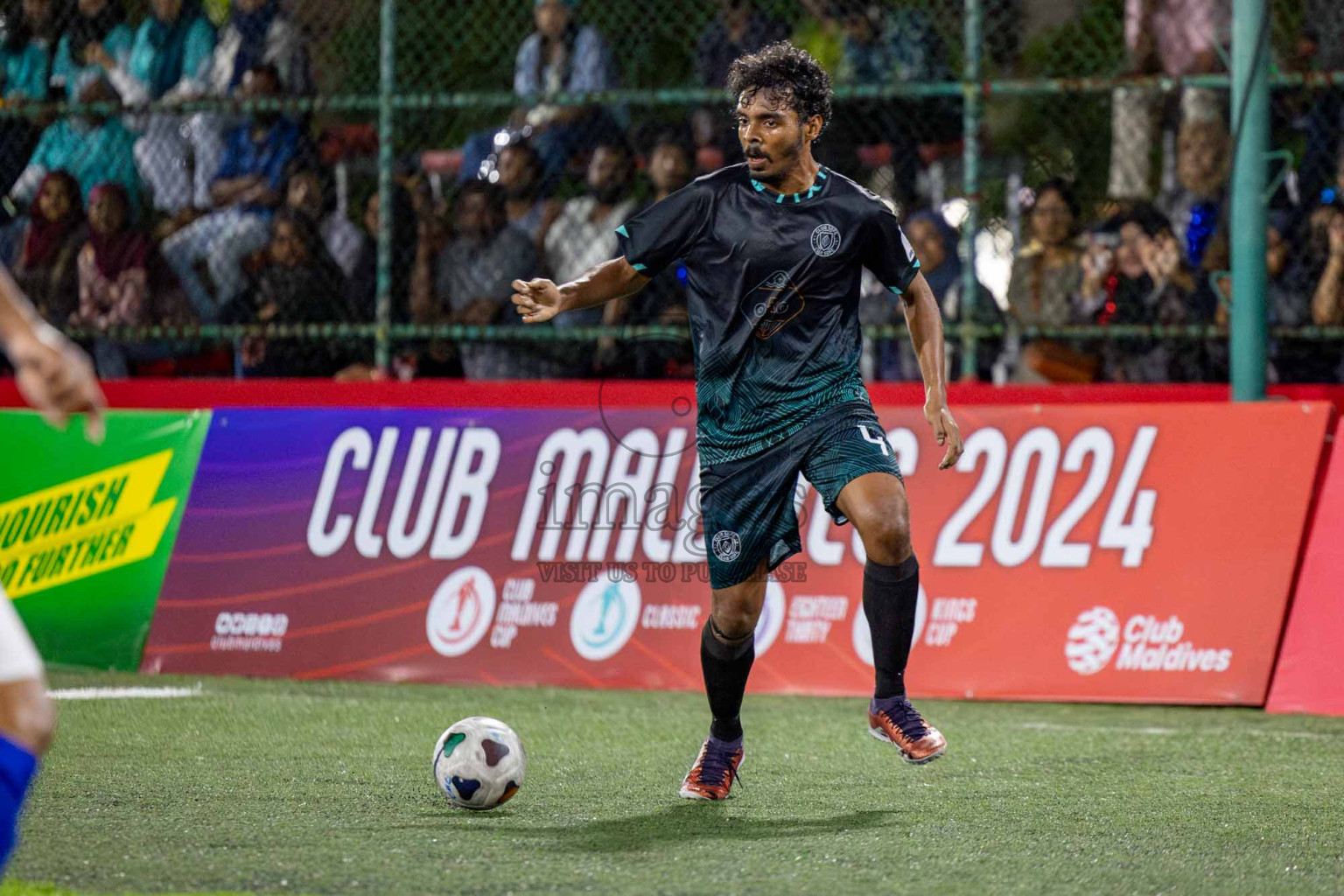 KHAARIJEE VS SDFC in Club Maldives Classic 2024 held in Rehendi Futsal Ground, Hulhumale', Maldives on Friday, 6th September 2024. 
Photos: Hassan Simah / images.mv