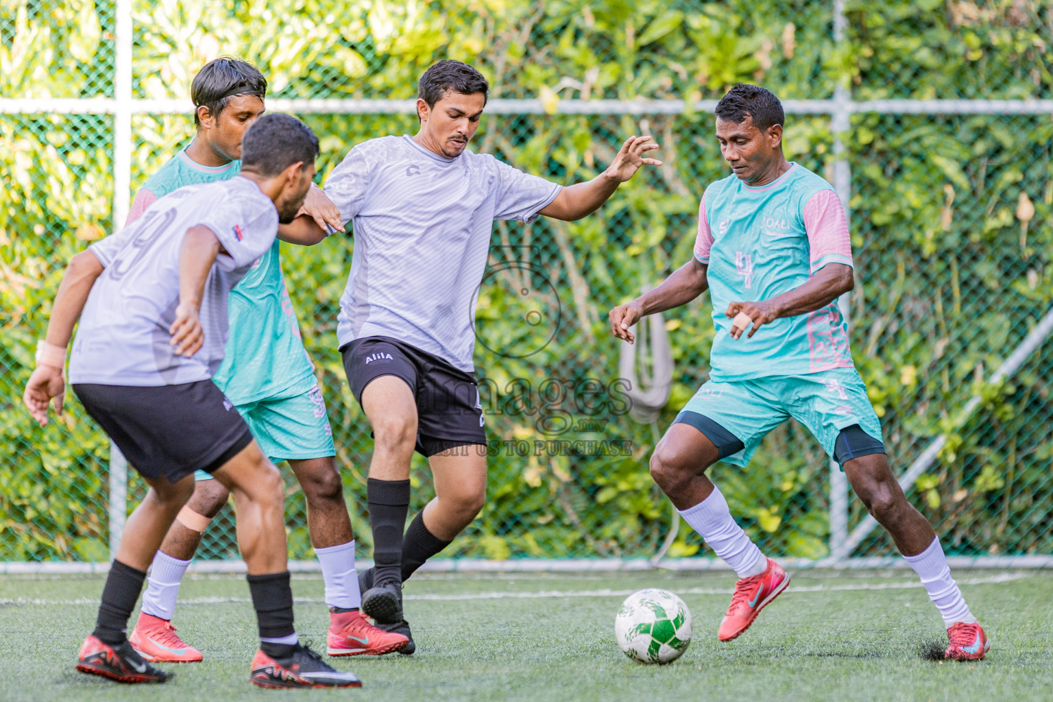 Resort League 2025 Raa Zone - Day 1
Joali vs Kothaifaru in Resort League 2025 (Raa Zone) was held on Friday, 15th august 2025 in JOALI Maldives Resort, Raa Atoll, Maldives. Photos: Areef Adam / images.mv
