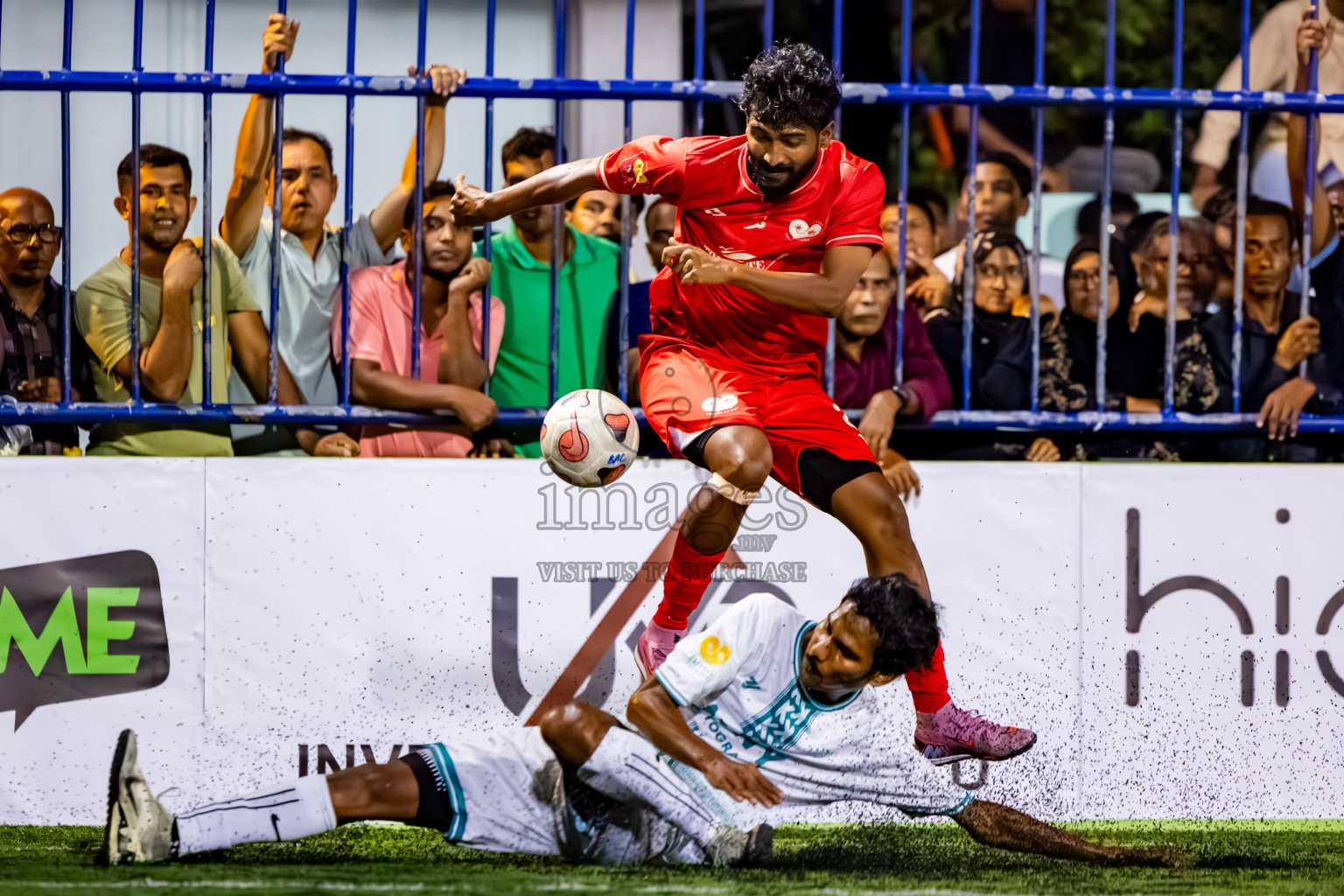 Kamadhoo vs Goidhoo in Day 3 of Better in Baa Futsal Fiesta 2025 Men's division held in B. Eydhafushi, Maldives on Friday, 7th November 2025. Photos: Nausham Waheed / images.mv