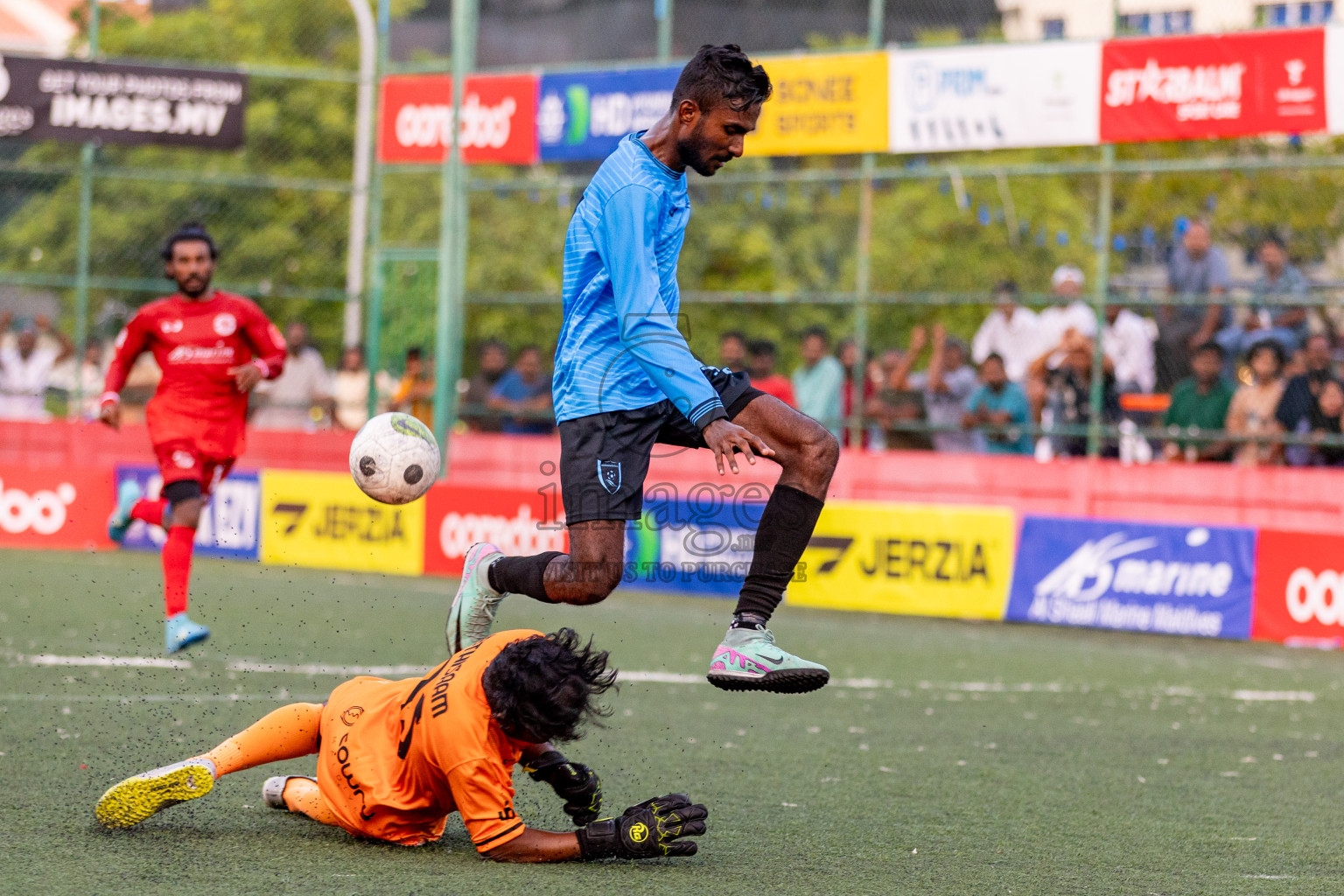 GDh. Gadhdhoo  VS  GDh. Hoandedhdhoo in Day 12 of Golden Futsal Challenge 2024 was held on Friday, 26th January 2024, in Hulhumale', Maldives 
Photos: Hassan Simah / images.mv