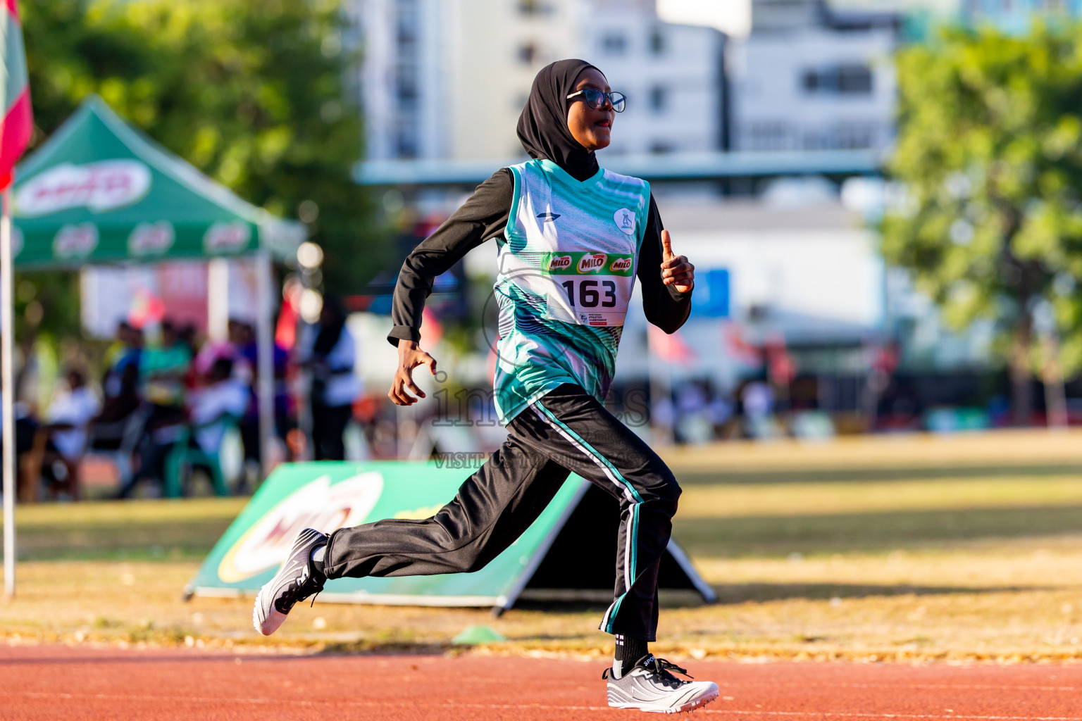 Day 1 of Inter-school Athletics Championship 2025 held in Ekuveni Synthetic Track, Male', Maldives on Monday, 06th October 2025. Photos by: Nausham Waheed / Images.mv