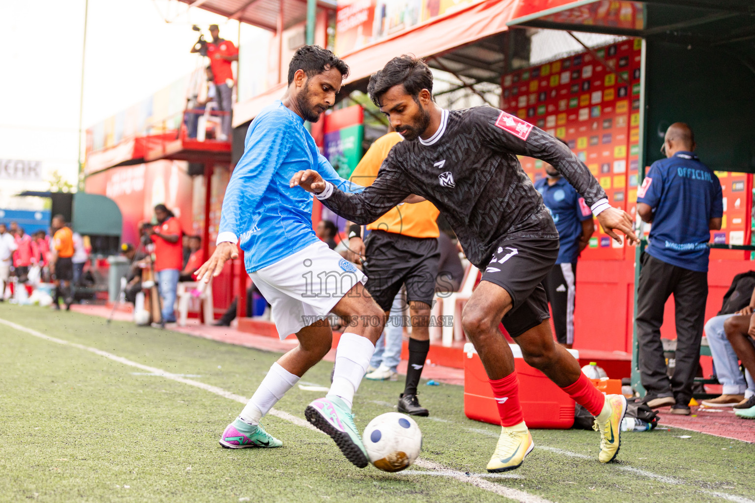 Dh Bandidhoo vs Dh. Maaenboodhoo in Day 13 of Golden Futsal Challenge 2025 was held on Friday, 17th January 2025, in Hulhumale', Maldives Photos: Hassan Simah / images.mv
