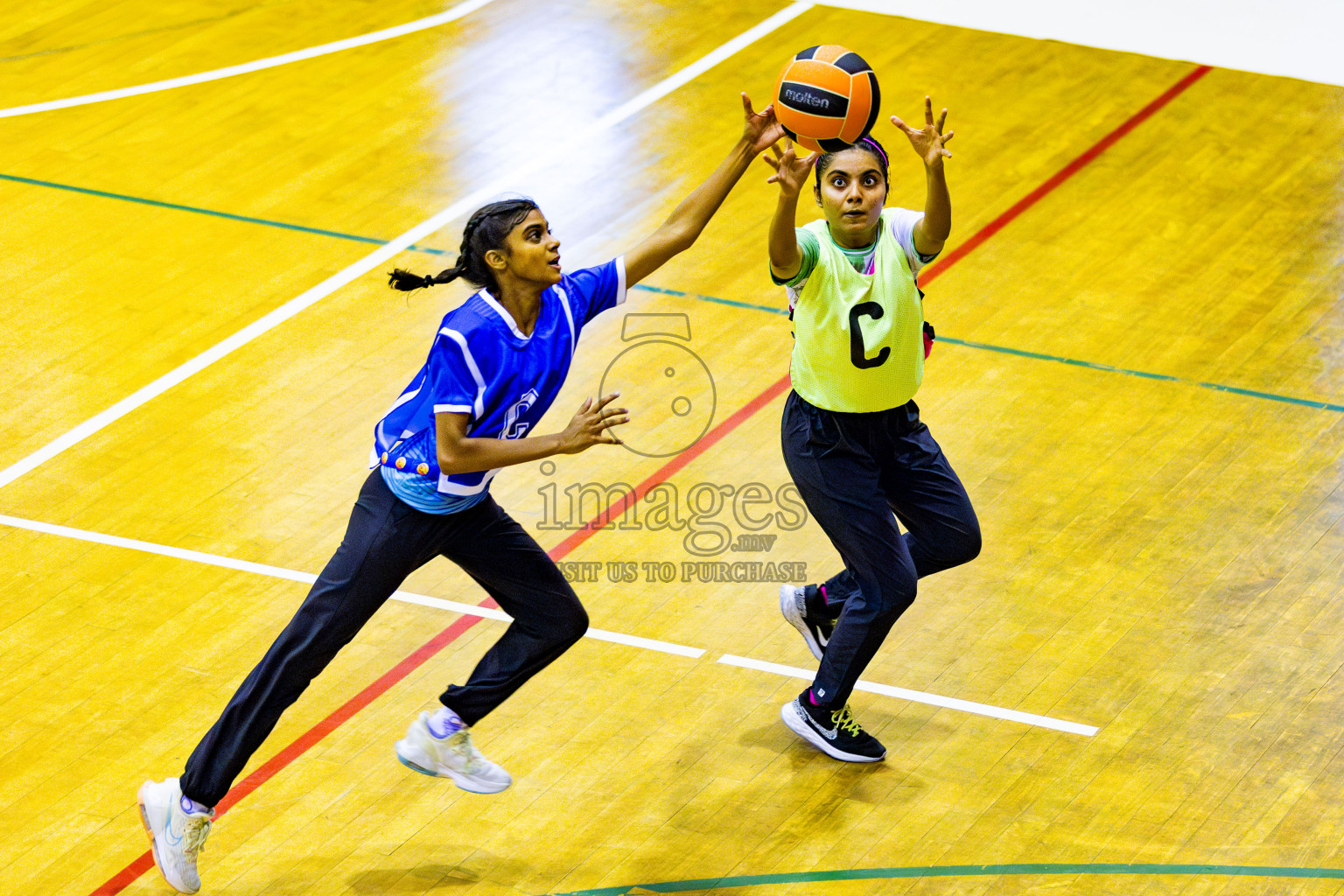 Kulhudhuffushi Youth & Recreation Club vs Club Green StreetDay 2 of 21st National Netball Tournament was held in Social Canter at Male', Maldives on Friday, 18th May 2024. Photos: Nausham Waheed / images.mv